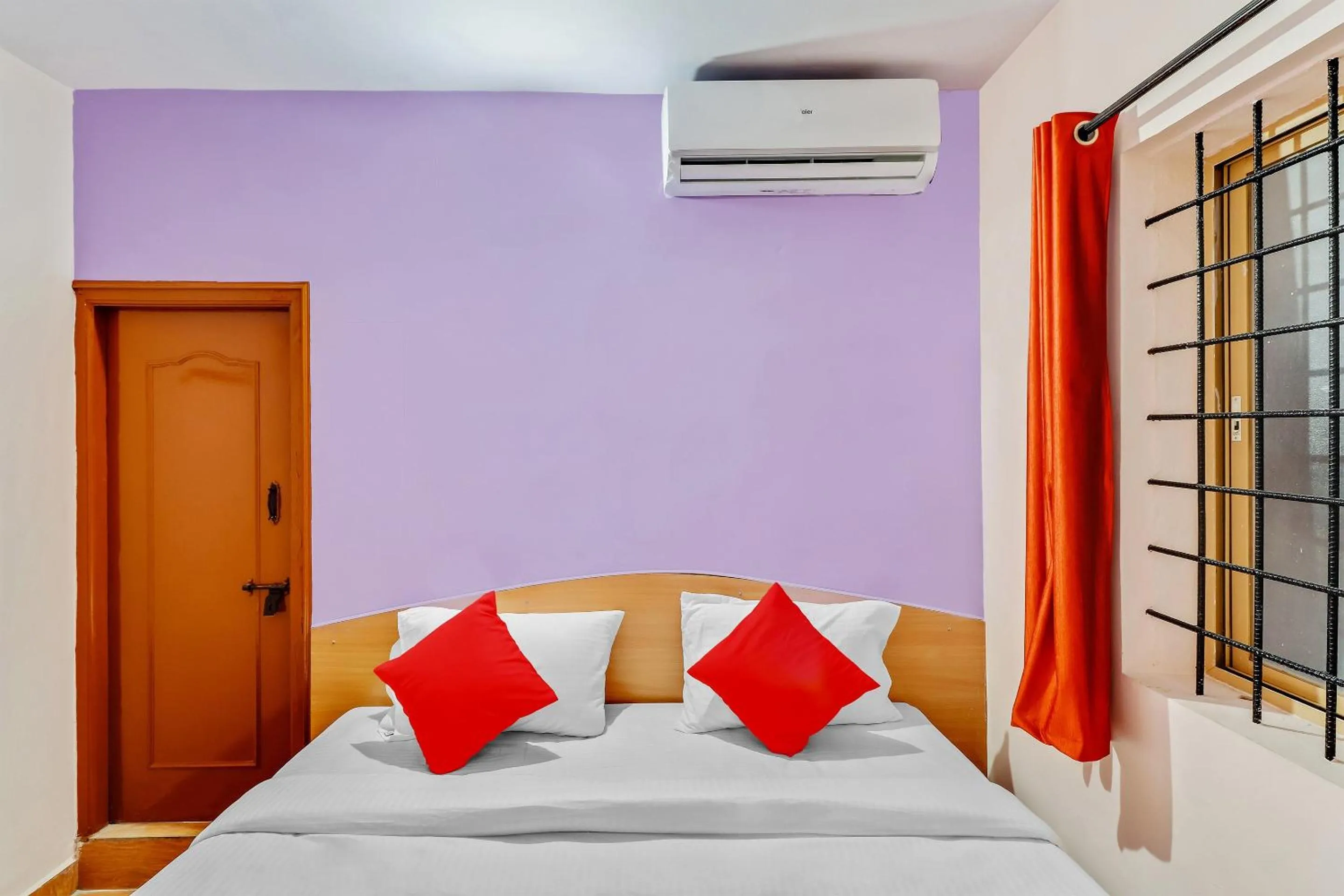 Bedroom, Bed in Hotel O MRV Royal Suites