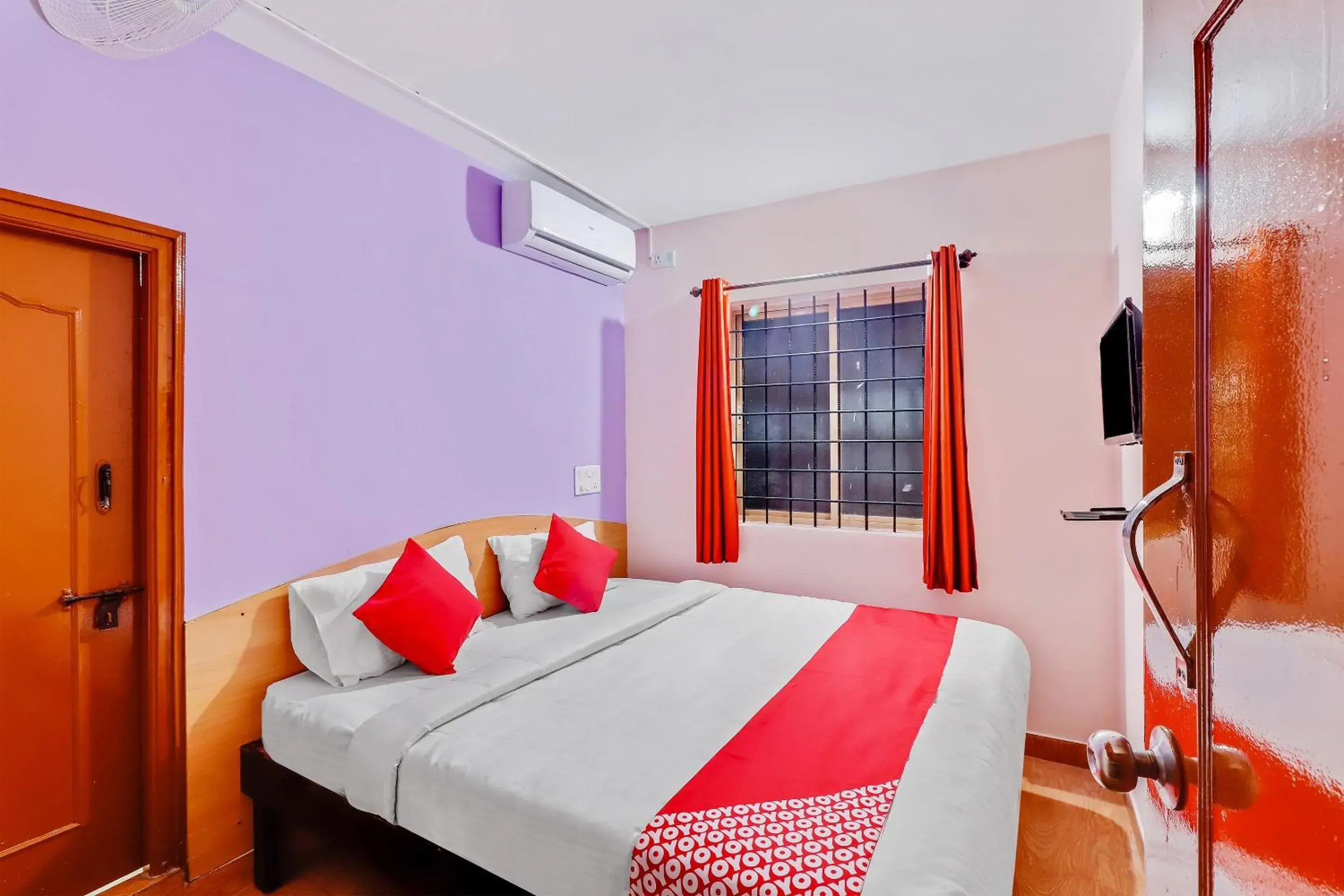 Bedroom in Hotel O MRV Royal Suites Bedroom in Hotel O MRV Royal Suites