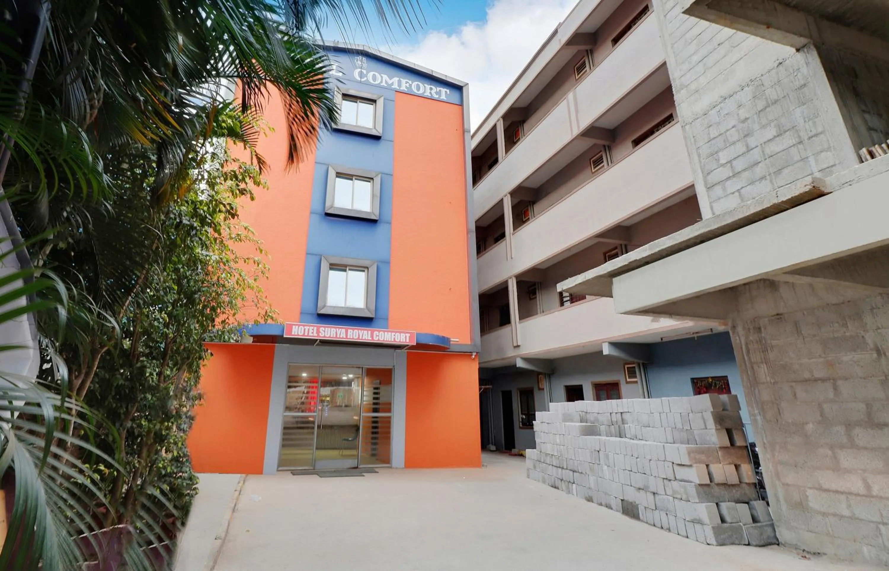 Facade/entrance in Hotel O MRV Royal Suites