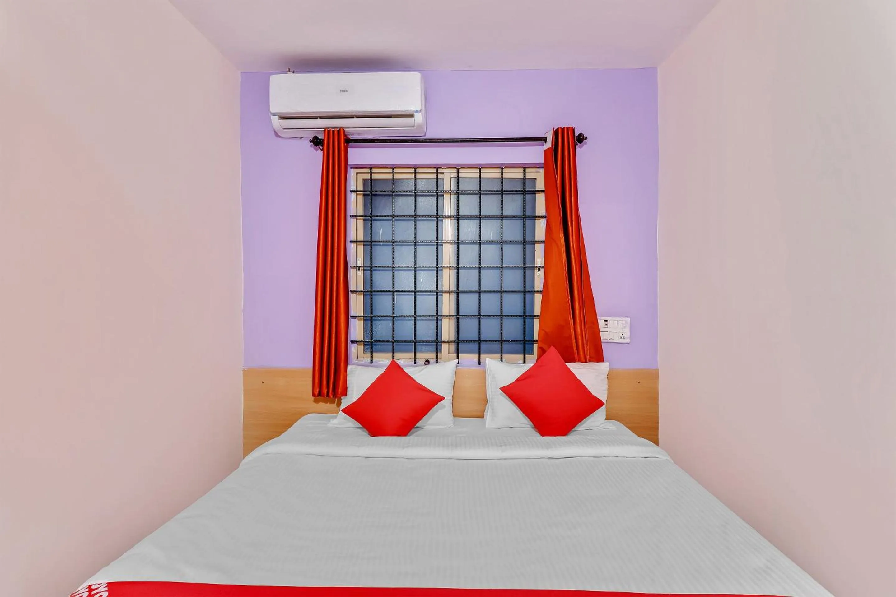 Bedroom, Bed in Hotel O MRV Royal Suites