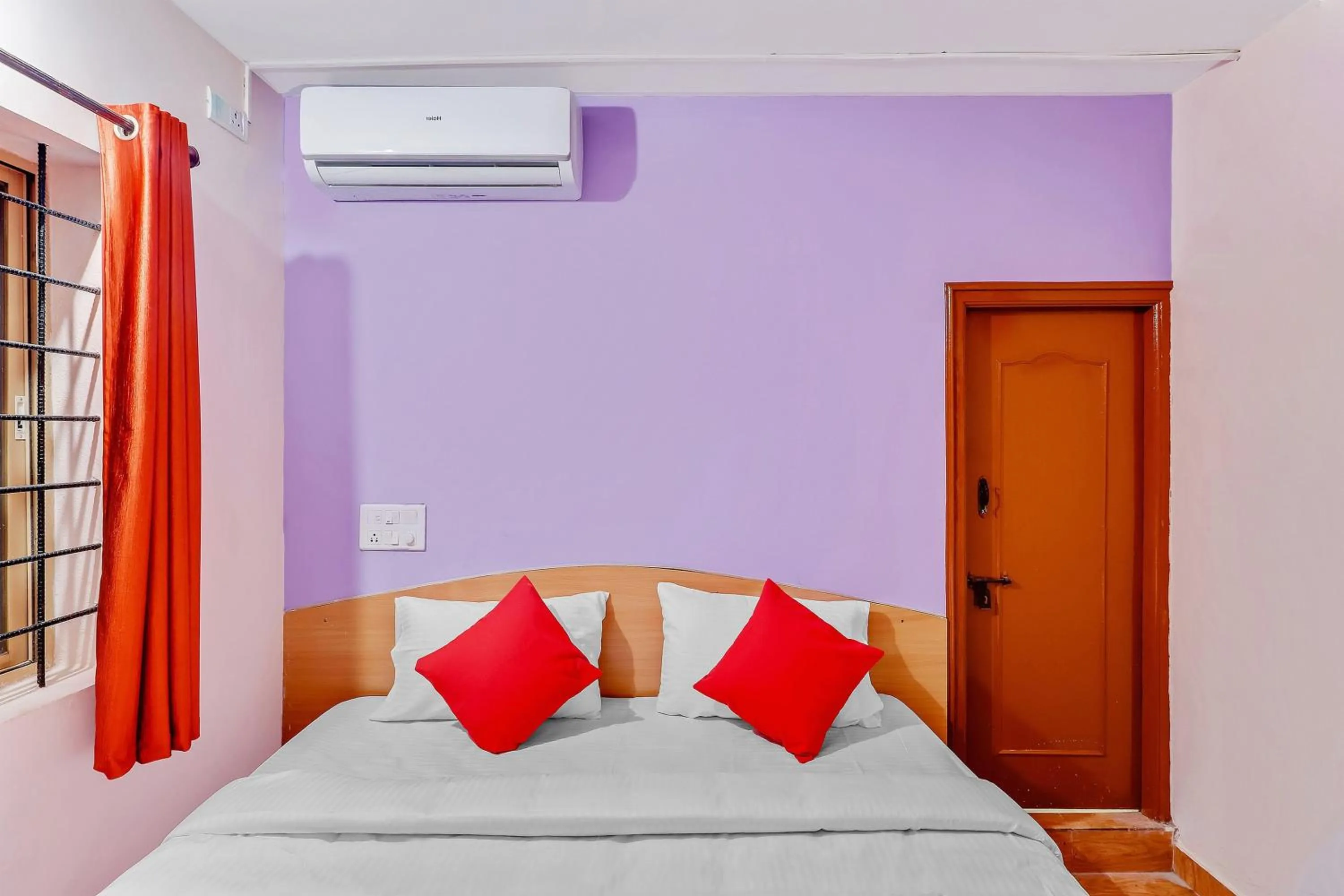 Bedroom, Bed in Hotel O MRV Royal Suites