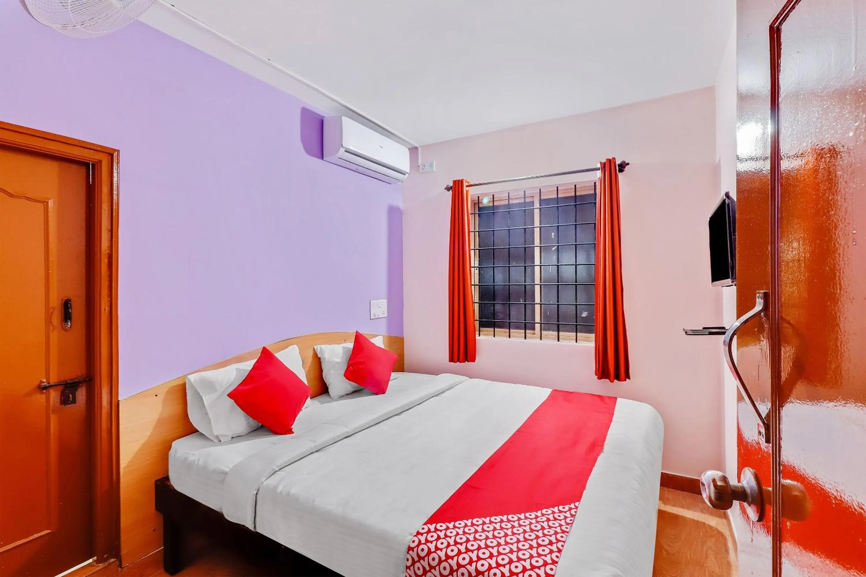 Bedroom, Bed in Hotel O MRV Royal Suites