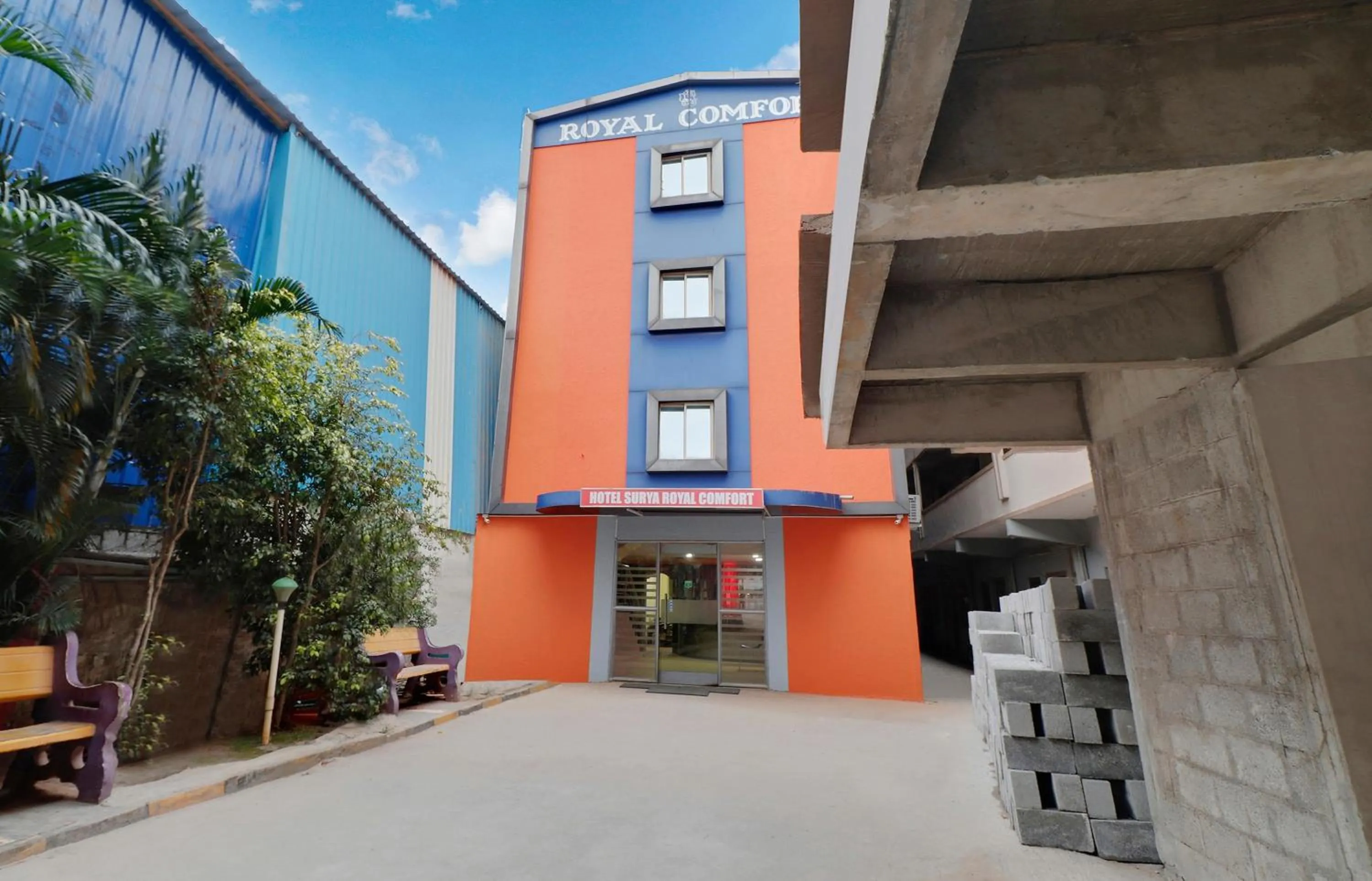 Facade/entrance in Hotel O MRV Royal Suites