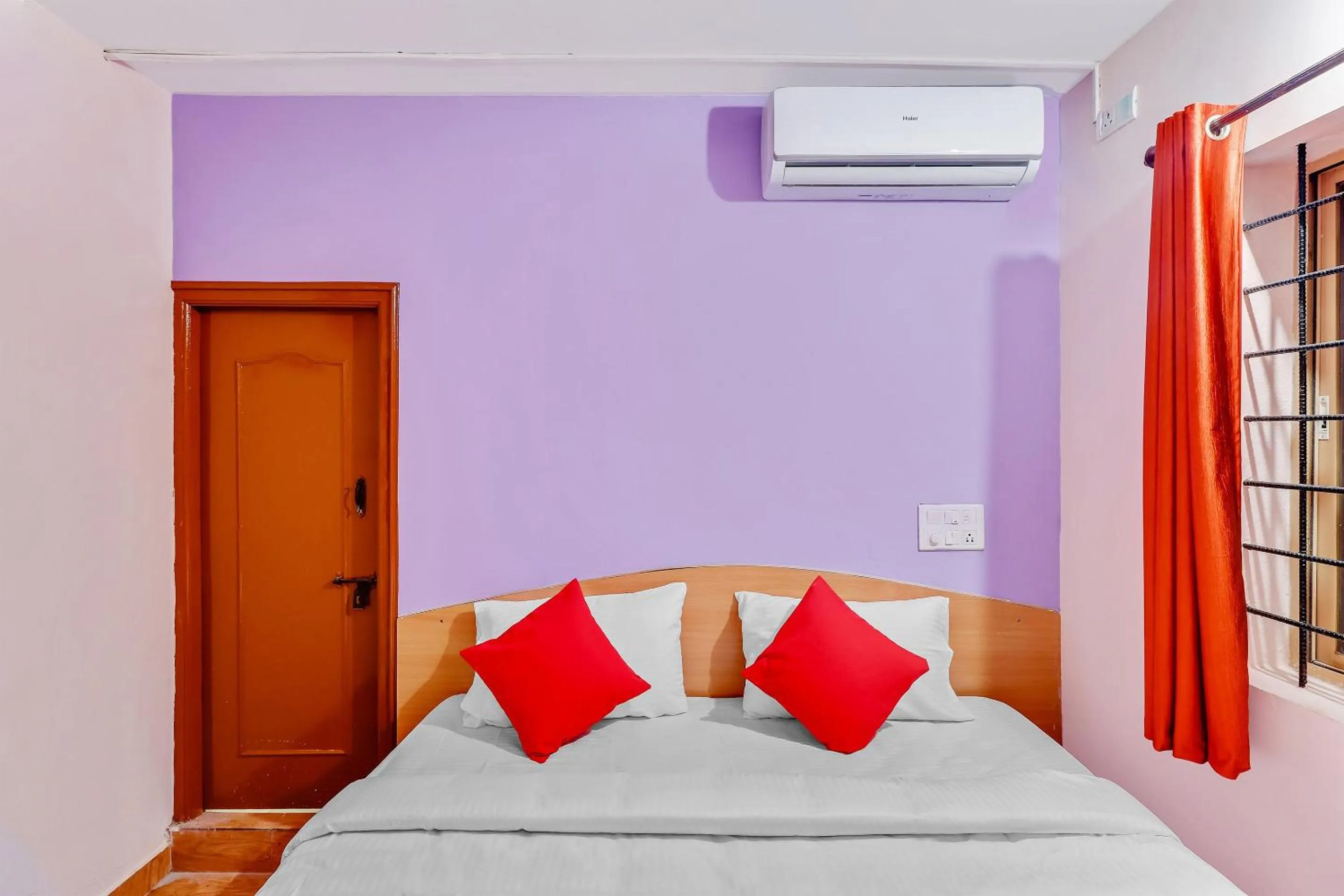 Bedroom, Bed in Hotel O MRV Royal Suites