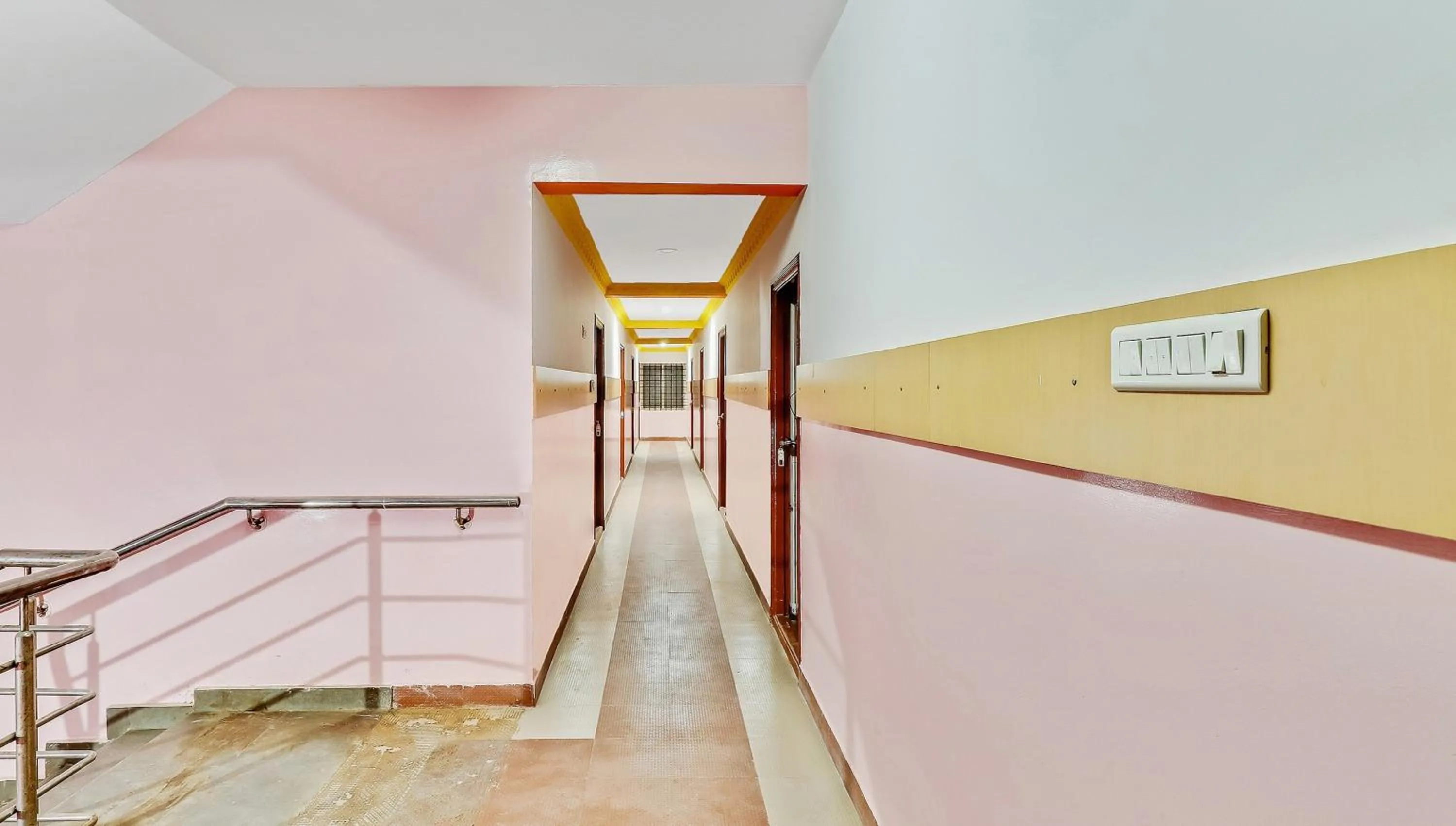 Lobby or reception, Bed in Hotel O MRV Royal Suites