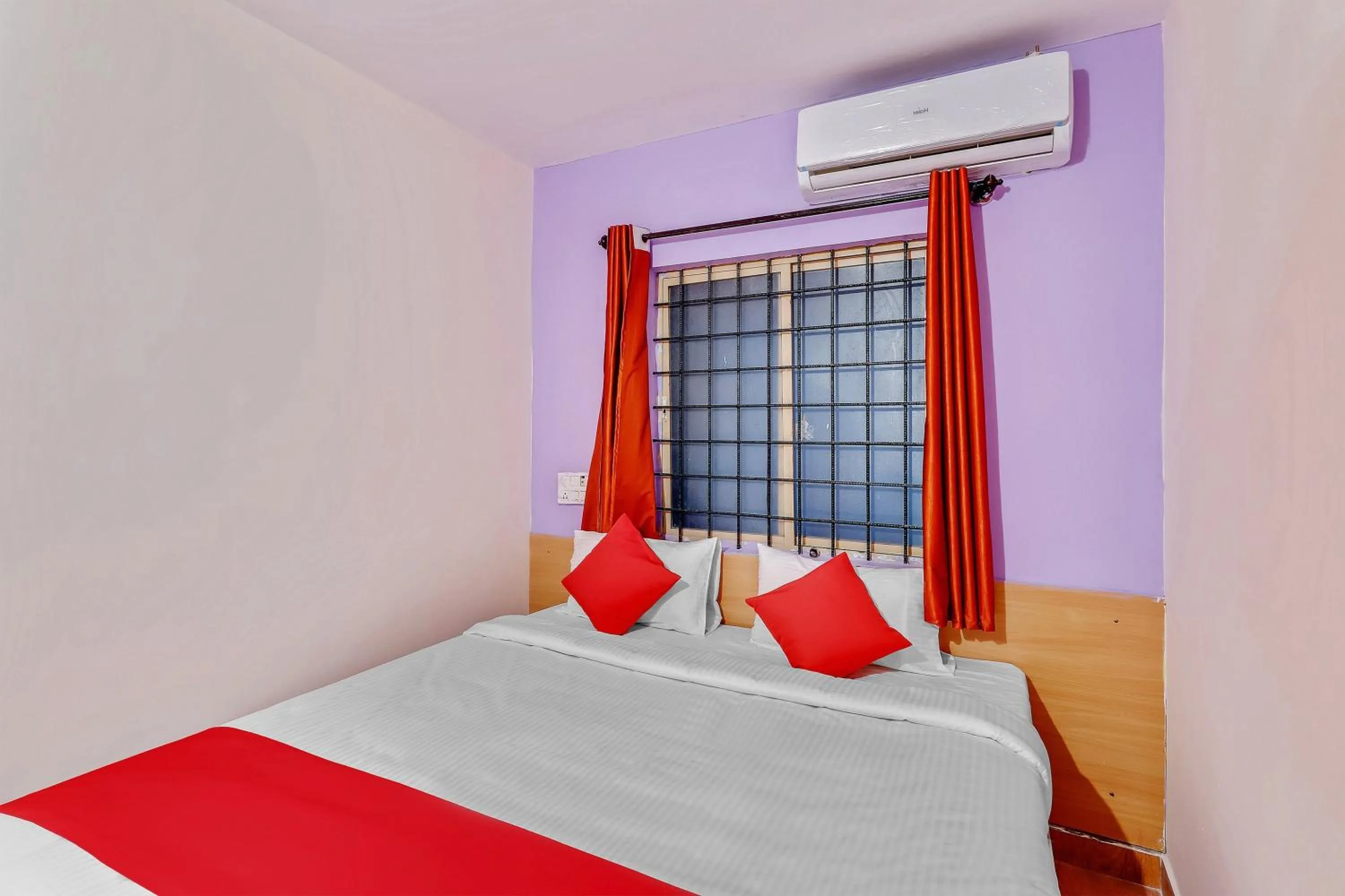 Bedroom, Bed in Hotel O MRV Royal Suites