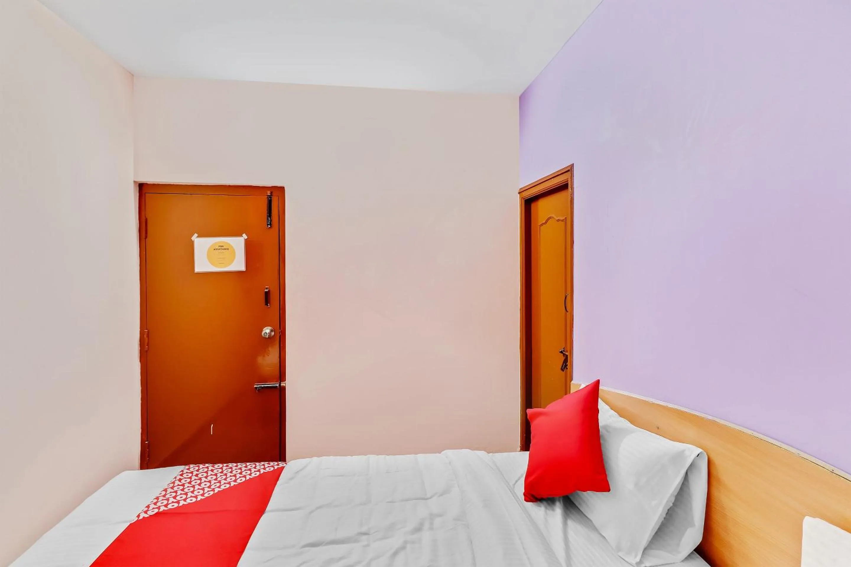 Bedroom, Bed in Hotel O MRV Royal Suites