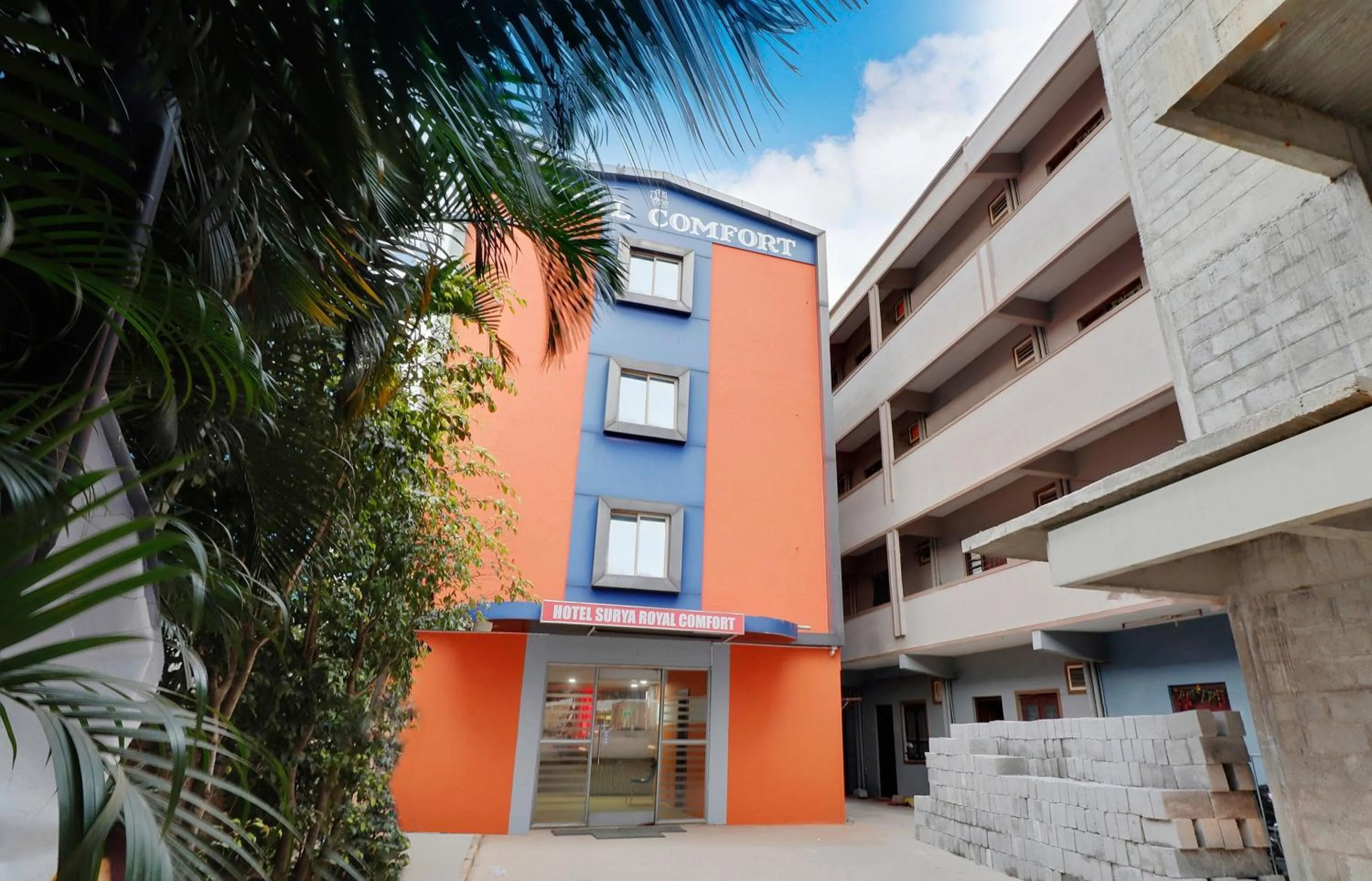 Facade/entrance in Hotel O MRV Royal Suites