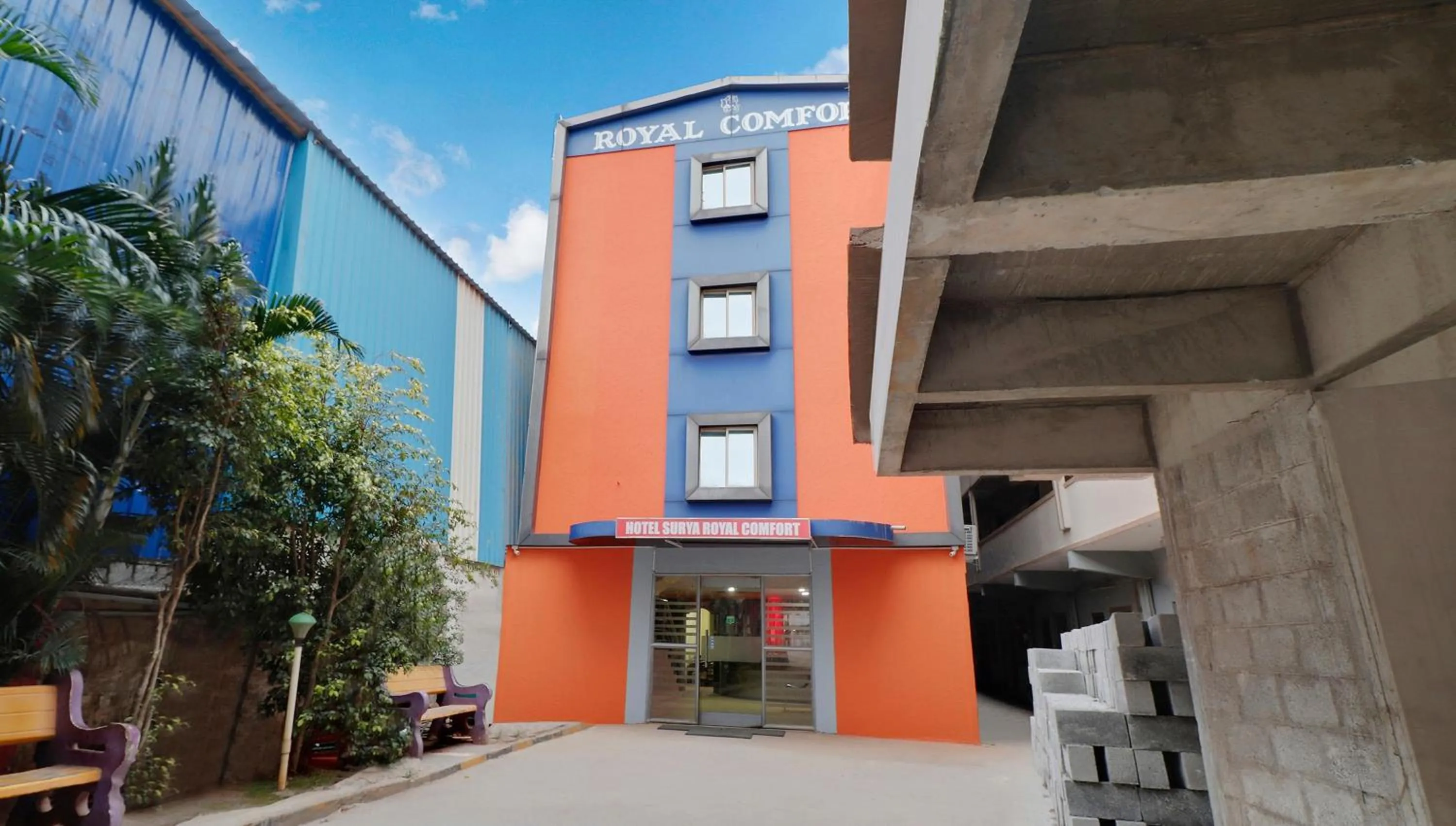 Facade/entrance in Hotel O MRV Royal Suites