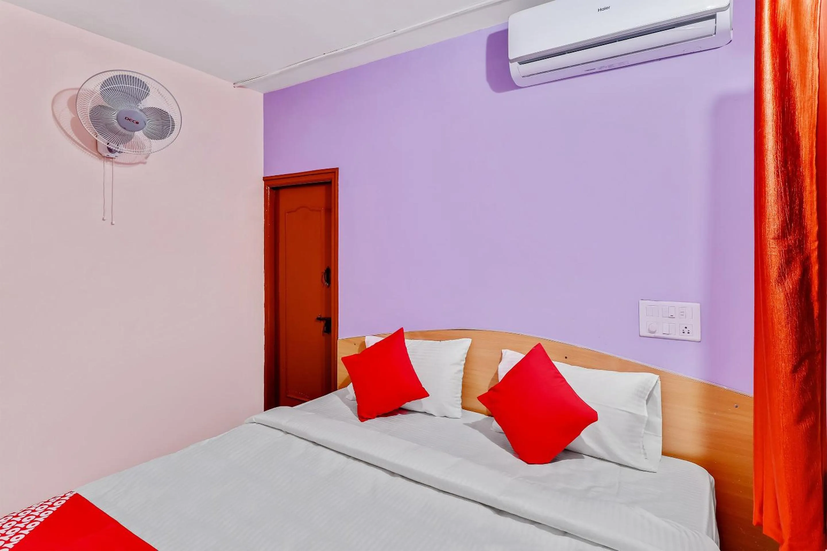 Lobby or reception, Bed in Hotel O MRV Royal Suites