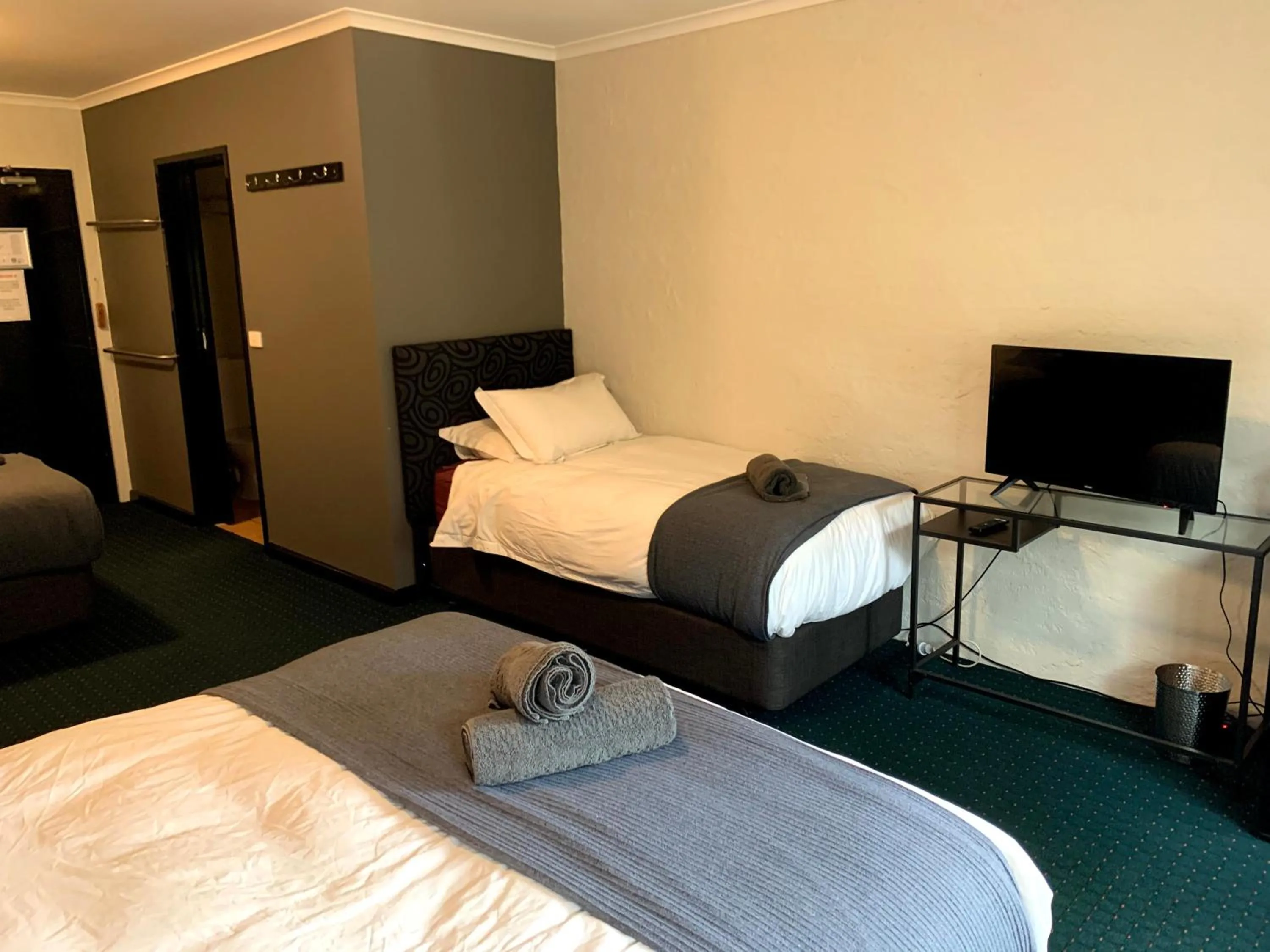 Bed in Attunga Alpine Lodge & Apartments