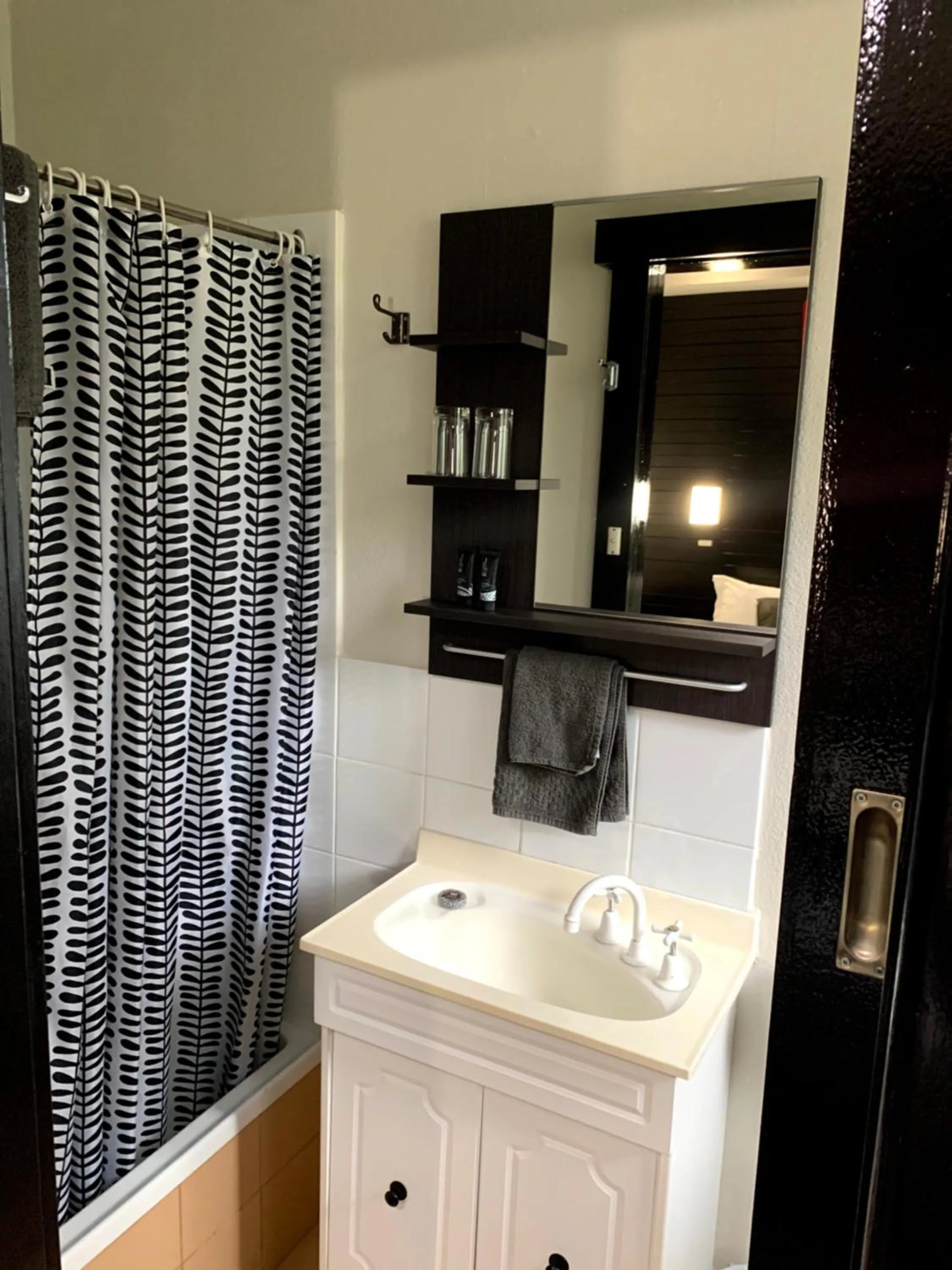 Bathroom in Attunga Alpine Lodge & Apartments