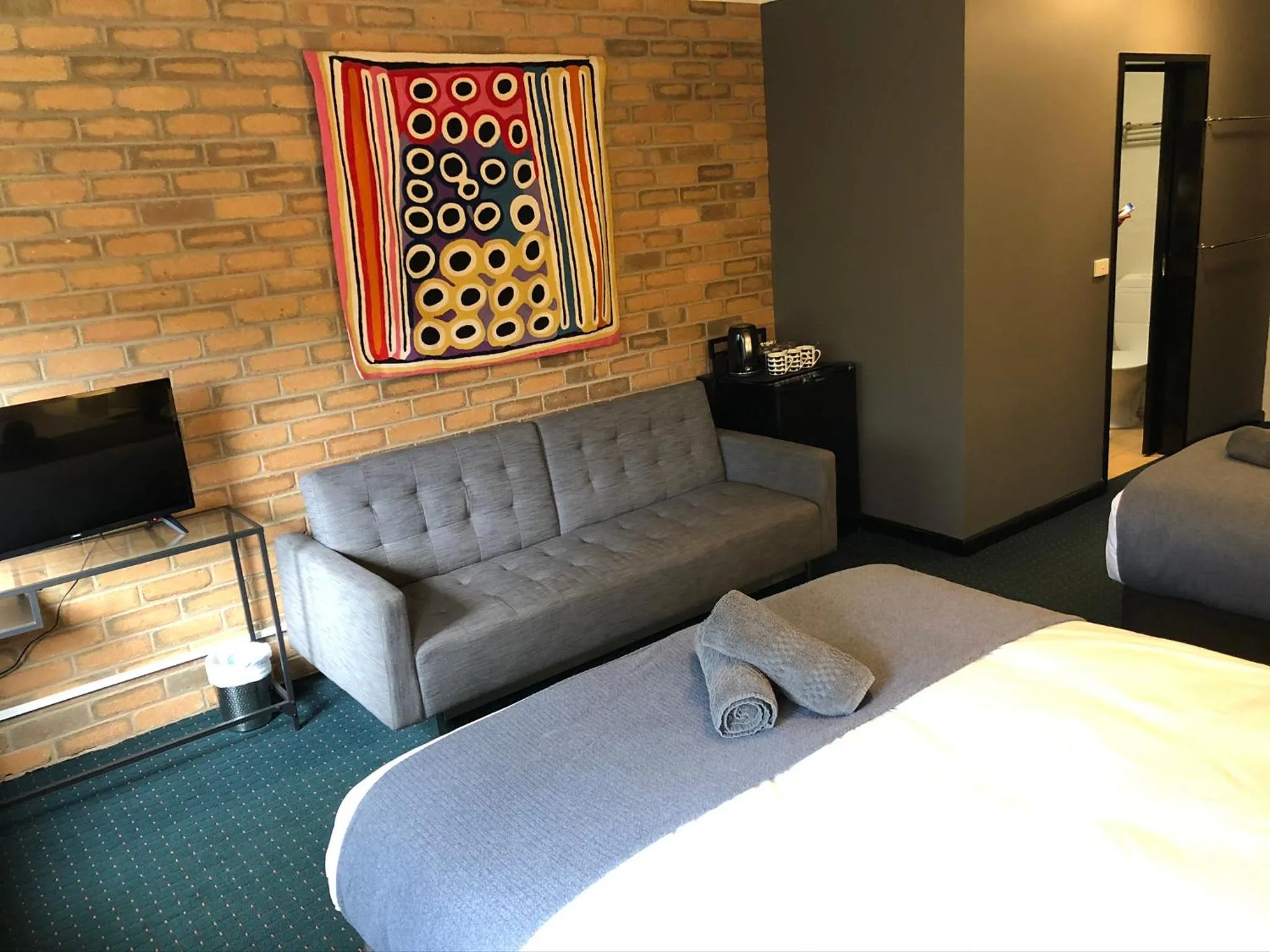 Seating area, Bed in Attunga Alpine Lodge & Apartments