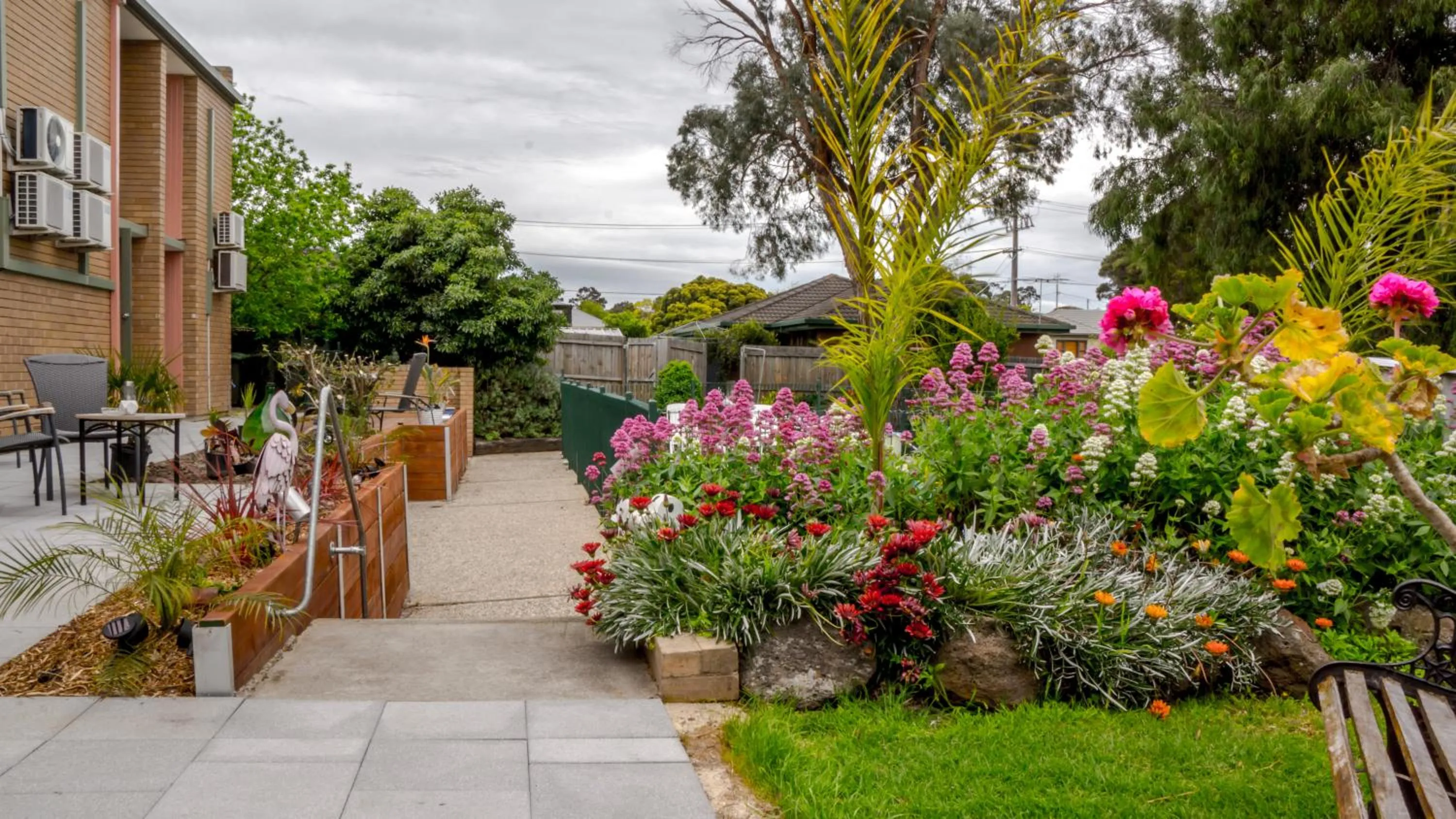 Patio in Parkwood Motel & Apartments