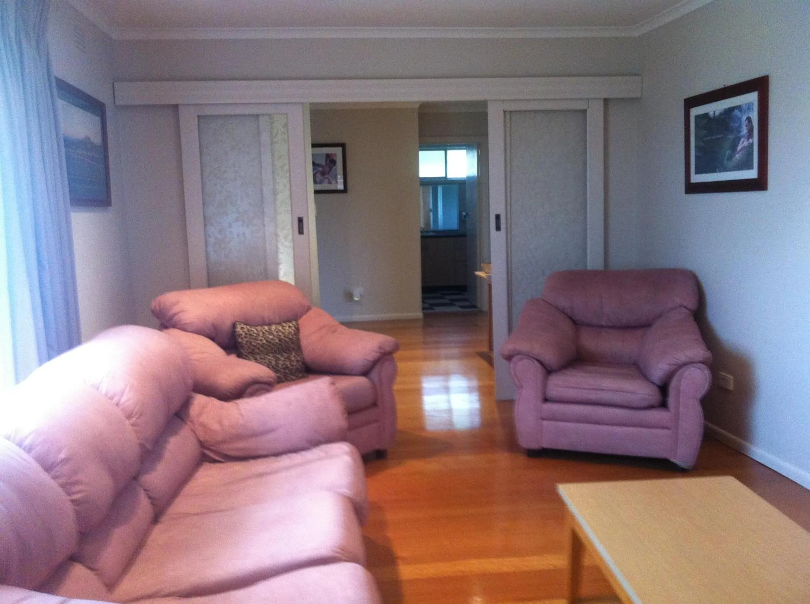 TV and multimedia in Parkwood Motel & Apartments