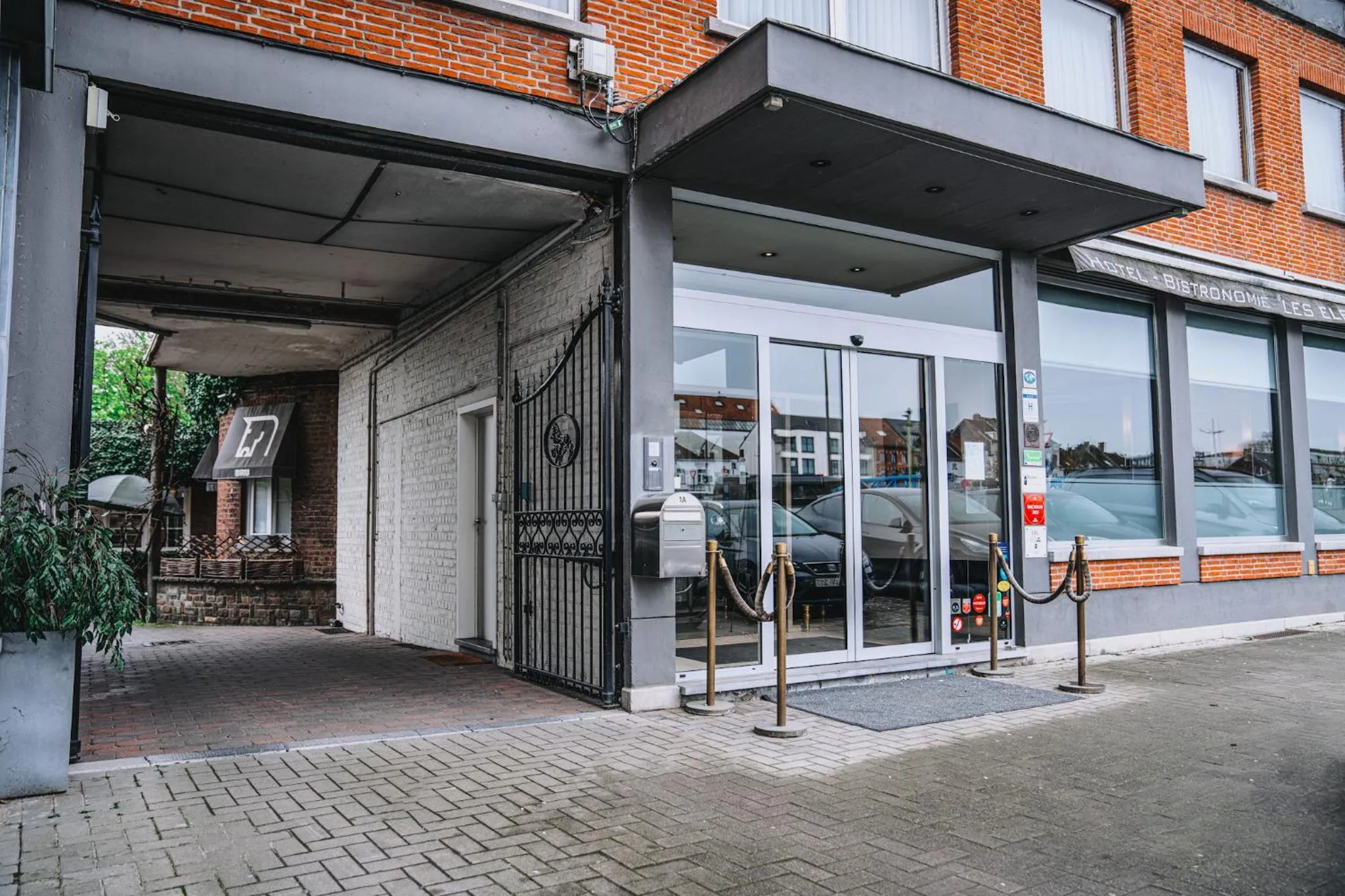 Property building in Hotel Les Eleveurs