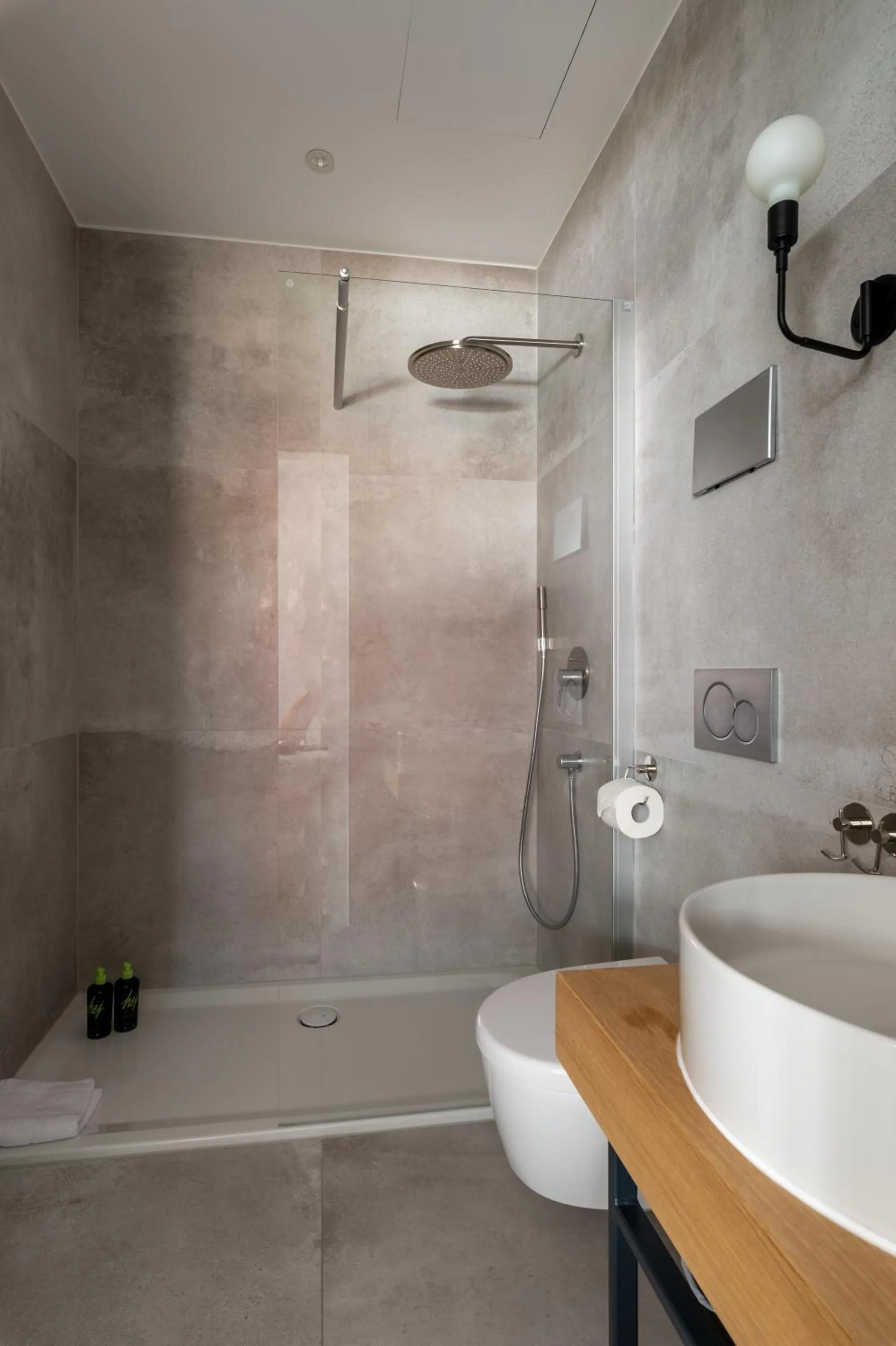 Shower in Limehome Flensburg Holm