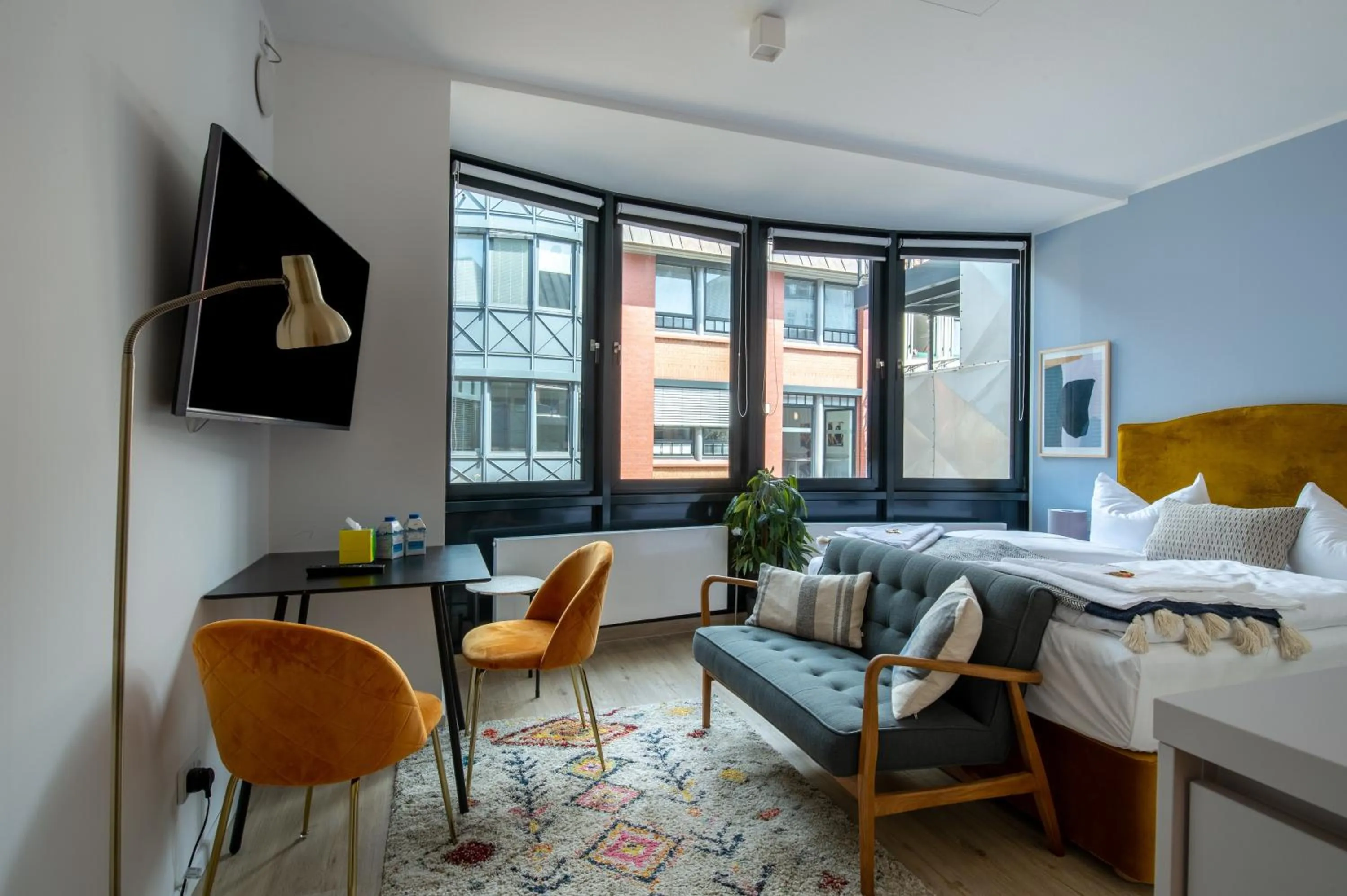 Seating area, Bed in Limehome Flensburg Holm