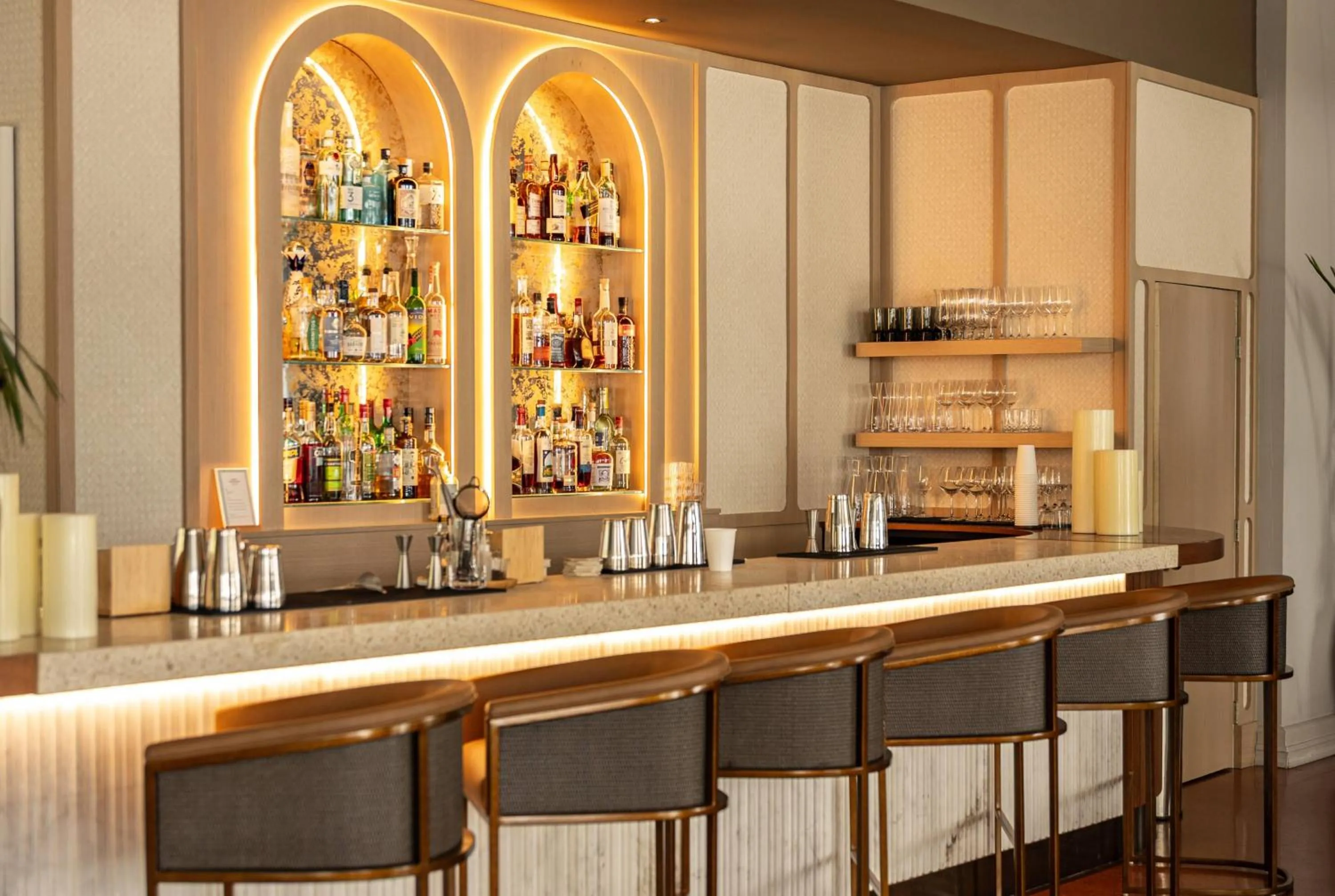 Lounge or bar in Balfour Miami Beach, a Registry Collection Hotel