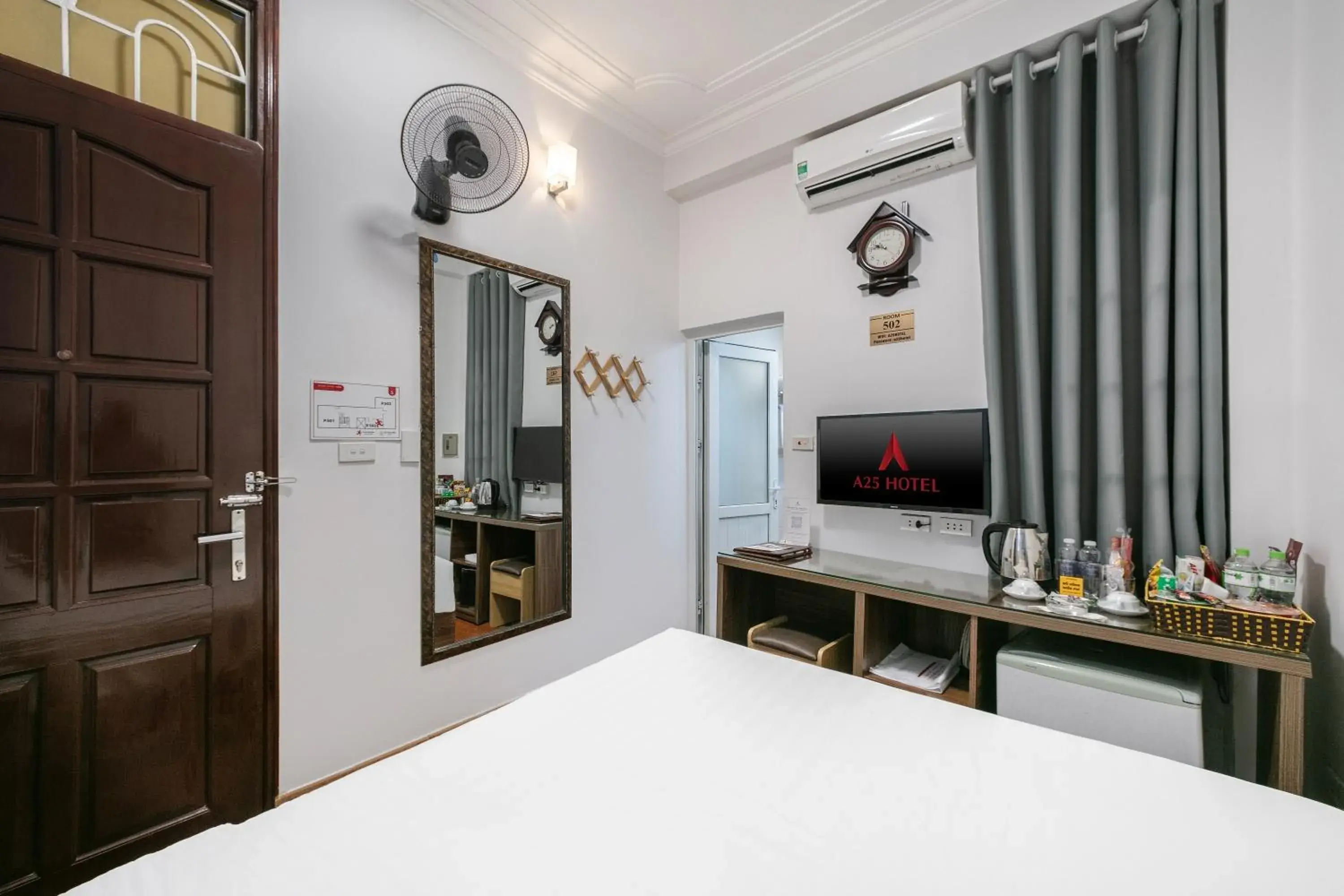 Bed in A25 Hotel - 53 Tuệ Tĩnh Bed in A25 Hotel - 53 Tuệ Tĩnh