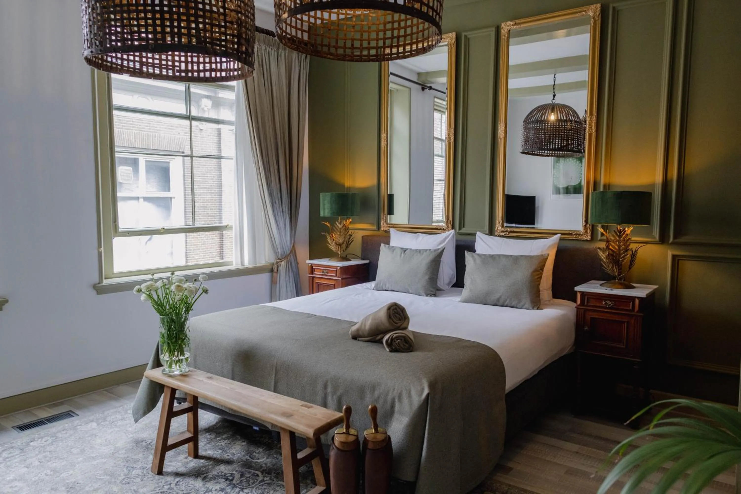 Bed in Grand Boutique Hotel-Restaurant Huis Vermeer