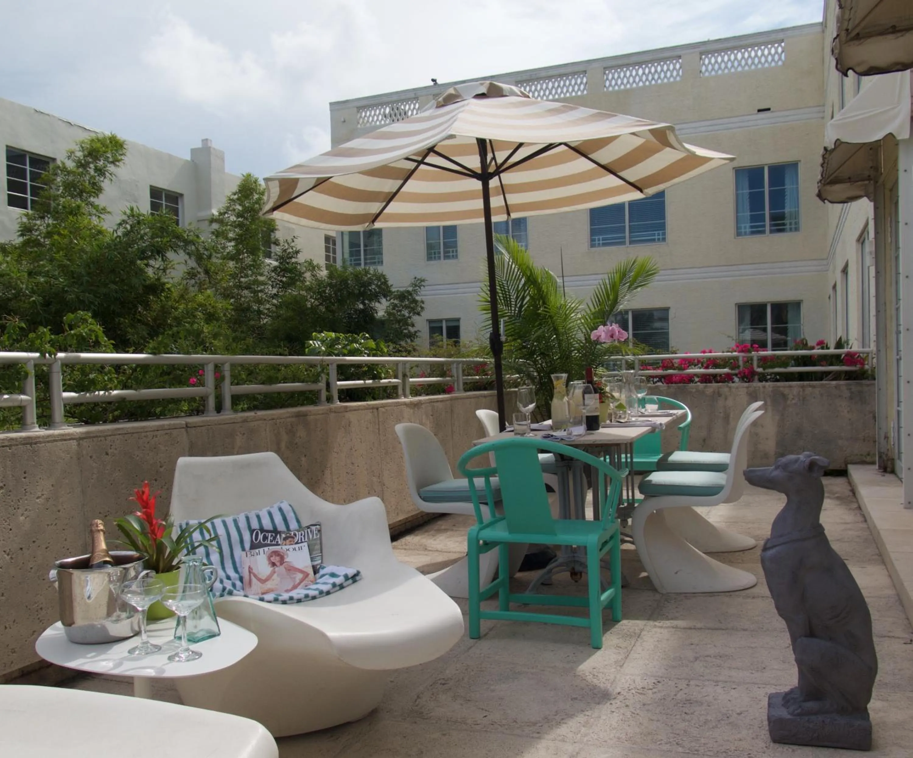 Balcony/Terrace, Restaurant/Places to Eat in The Astor by LuxUrban