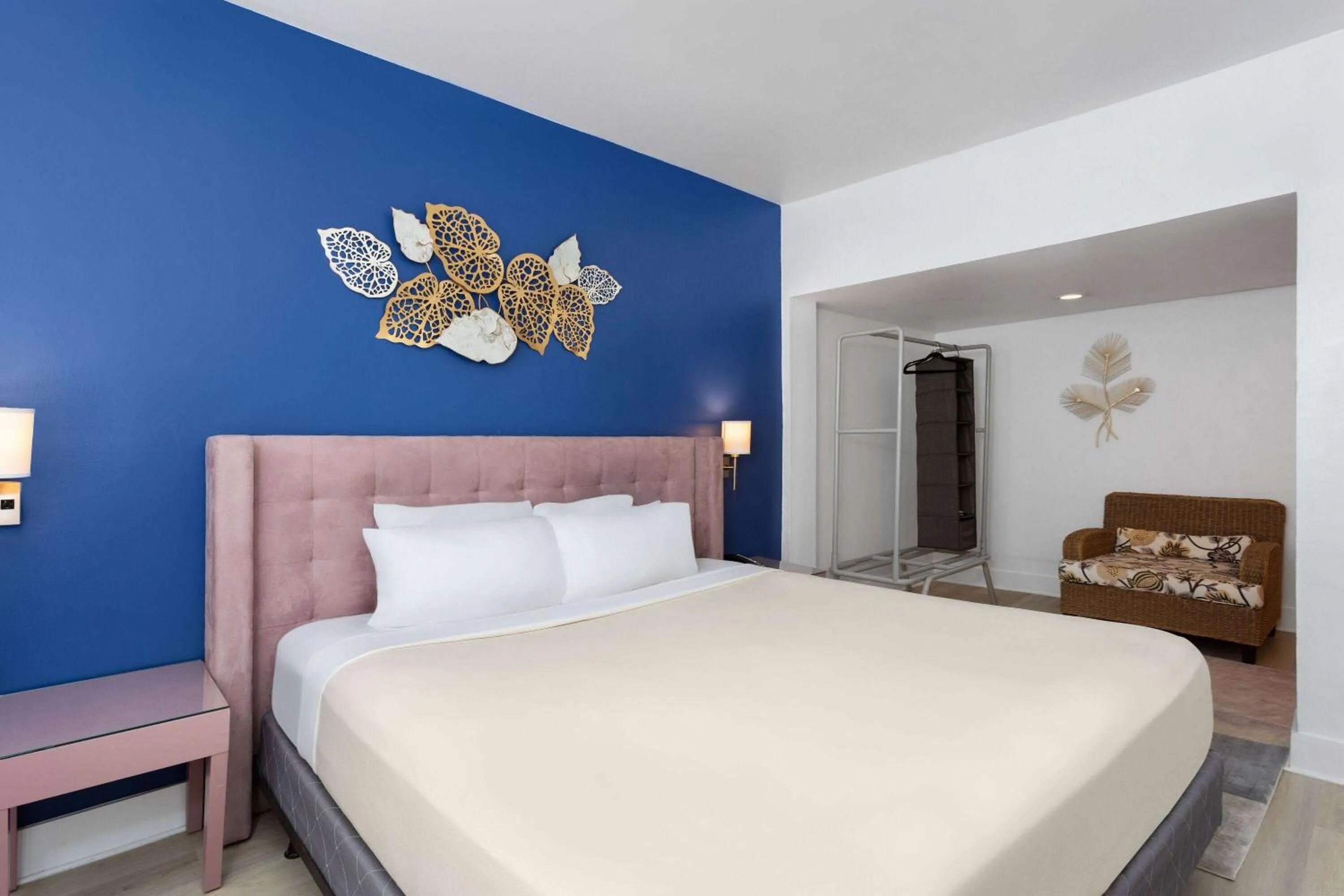 Photo of the whole room in The Astor by LuxUrban