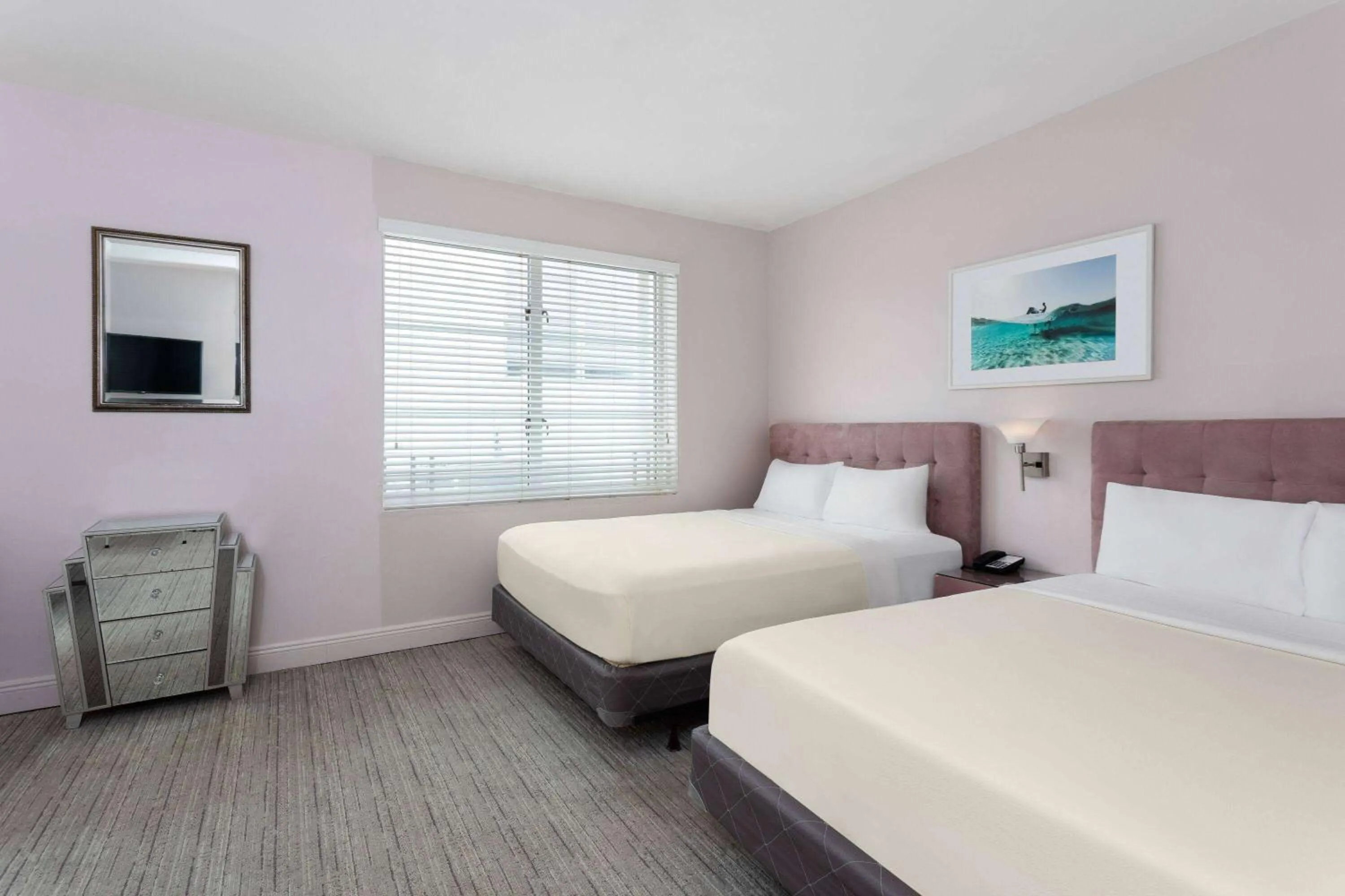 Photo of the whole room in The Astor by LuxUrban