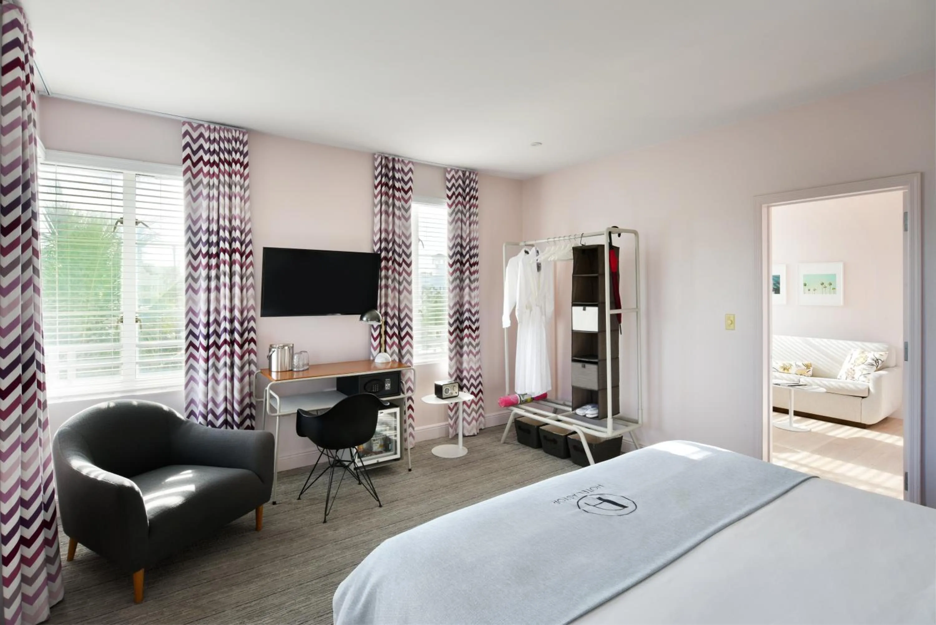 Photo of the whole room, Room Photo in The Astor by LuxUrban