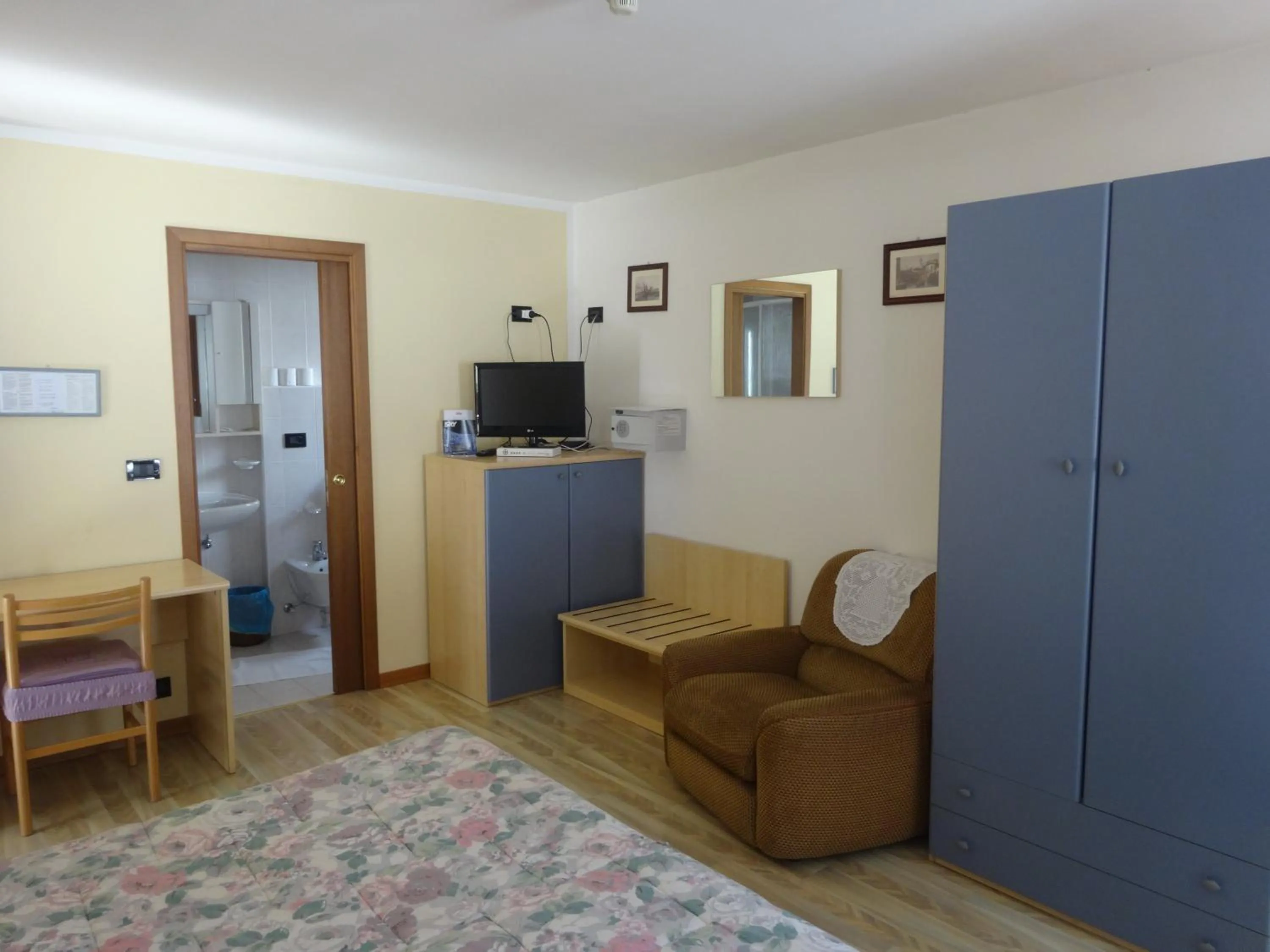 Bathroom in Hotel Genzianella