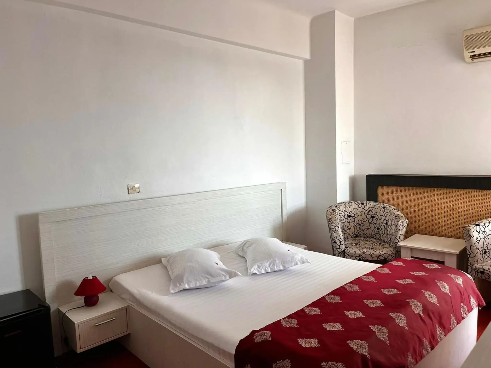 Standard Double Room - single occupancy in Hotel Dambovita Standard Double Room - single occupancy in Hotel Dambovita