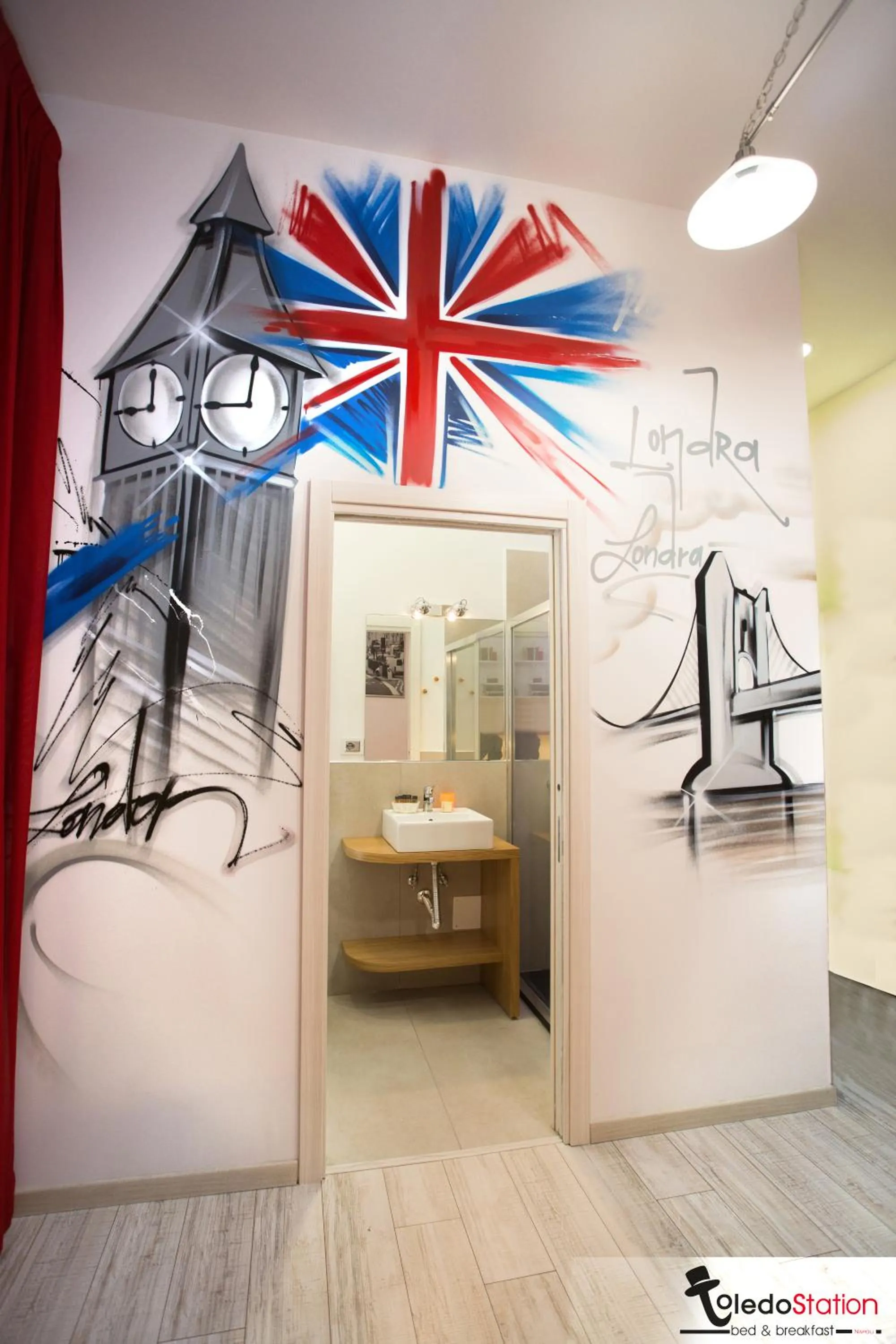 Bathroom in ToledoStation B&B