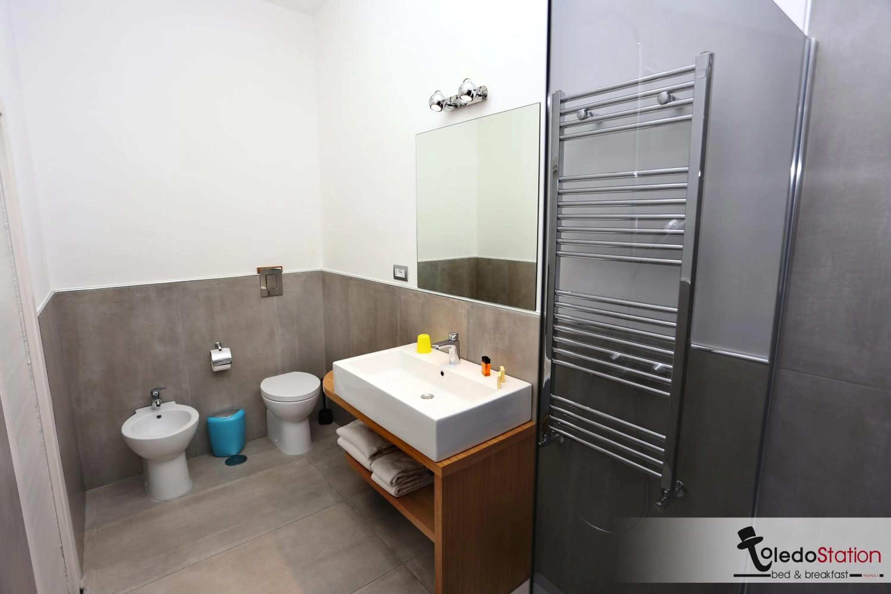 Bathroom in ToledoStation B&B