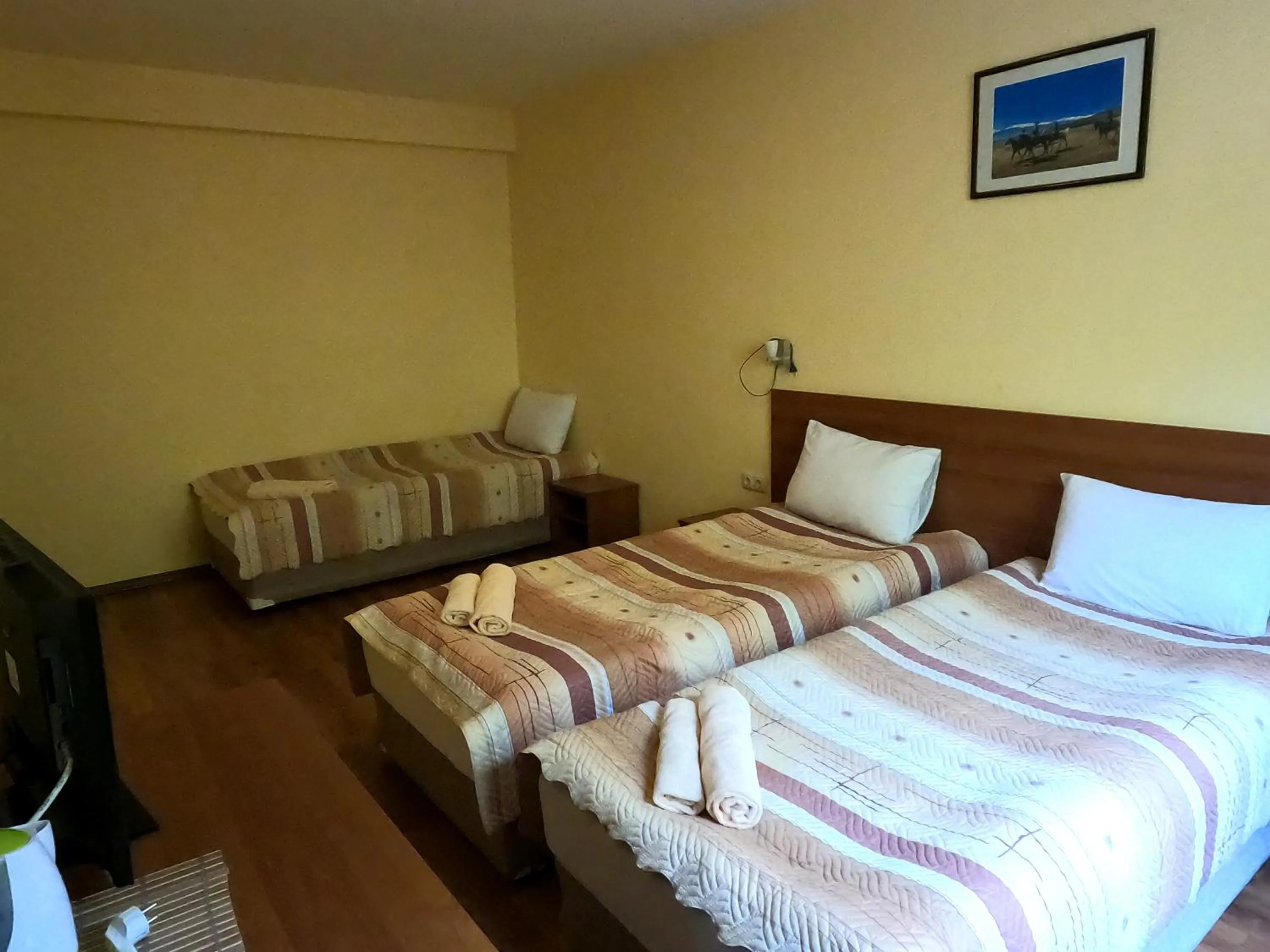 Photo of the whole room, Bed in Rusaliite Adventure House