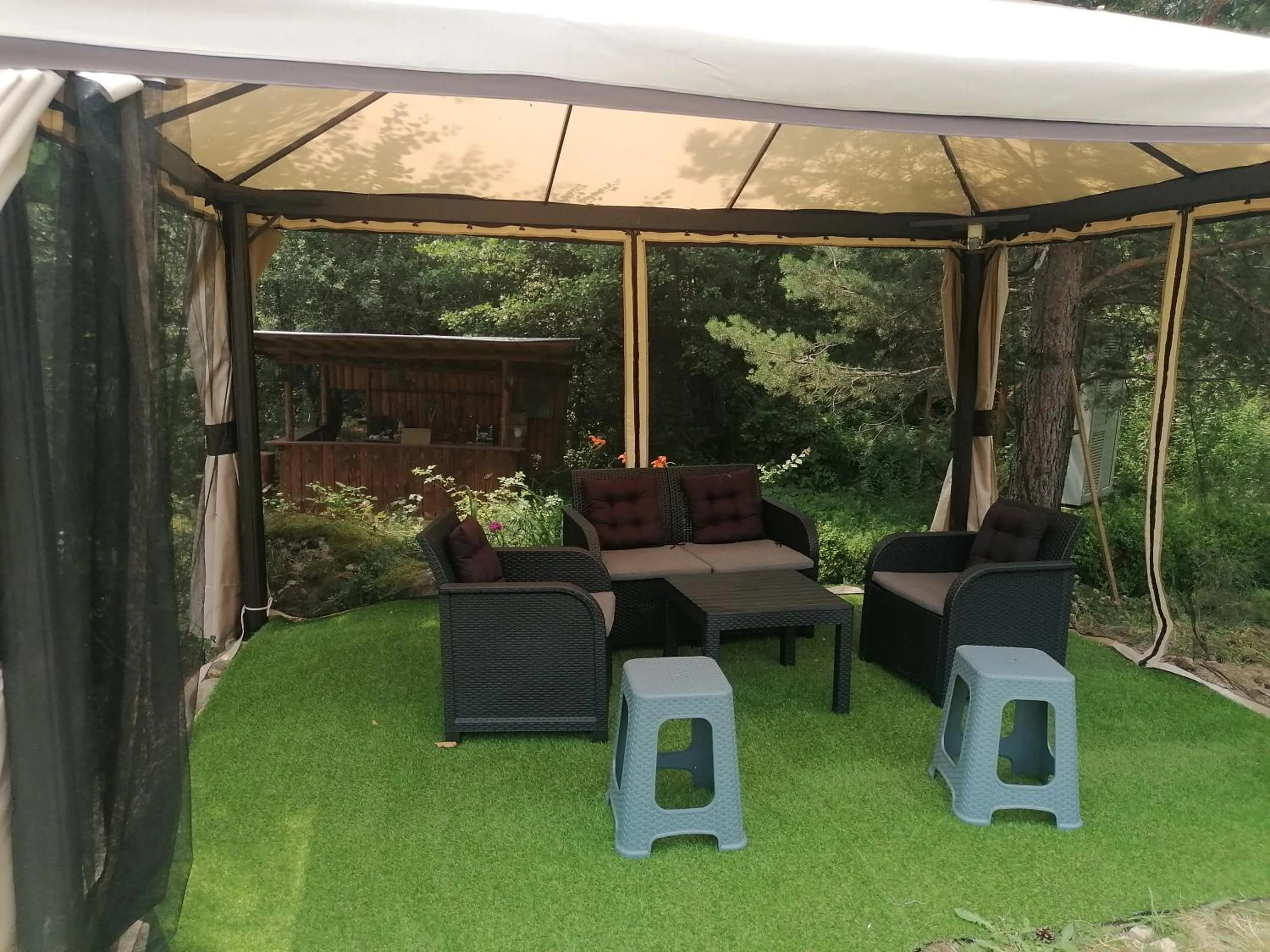 Patio in Rusaliite Adventure House