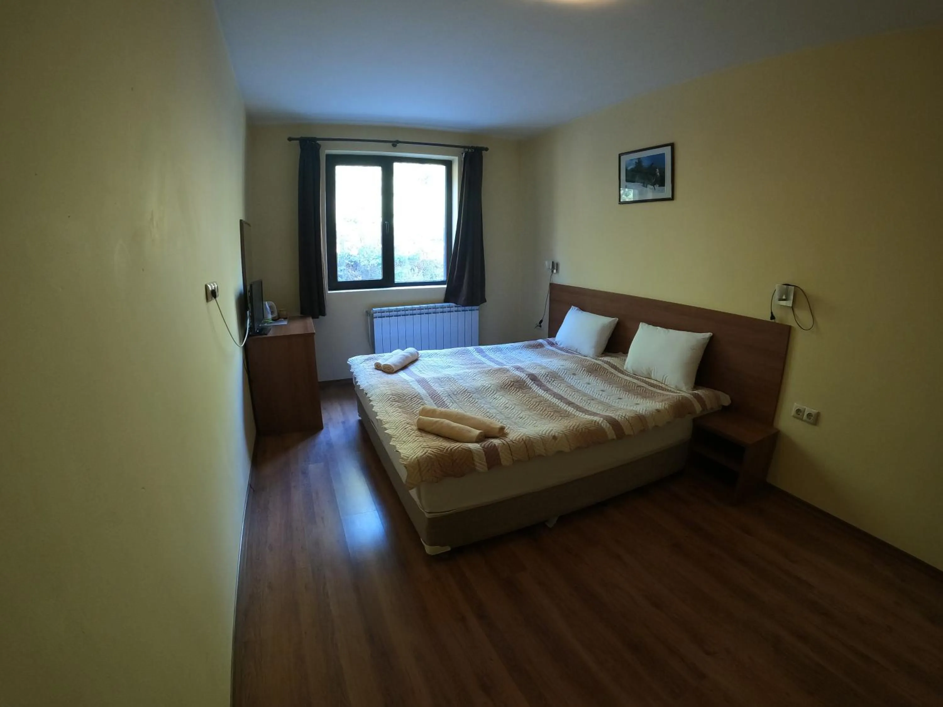 Photo of the whole room, Bed in Rusaliite Adventure House