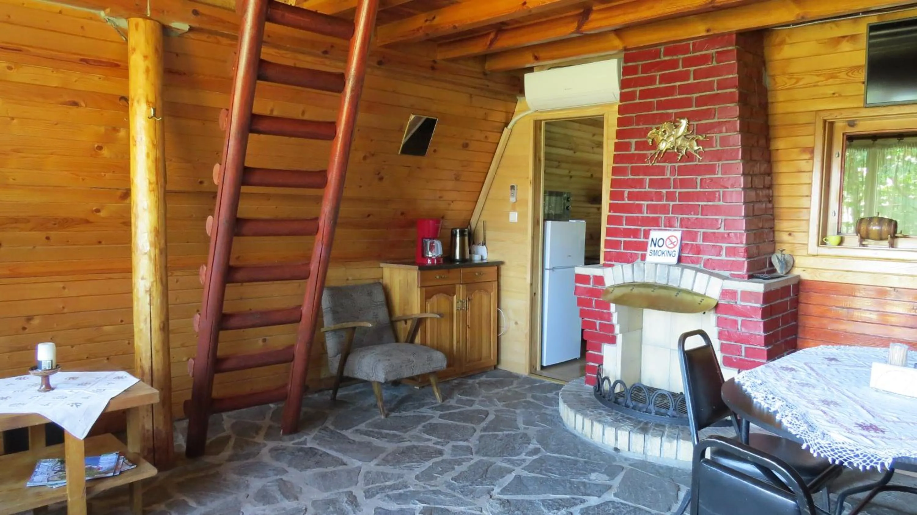Communal lounge/ TV room in Rusaliite Adventure House