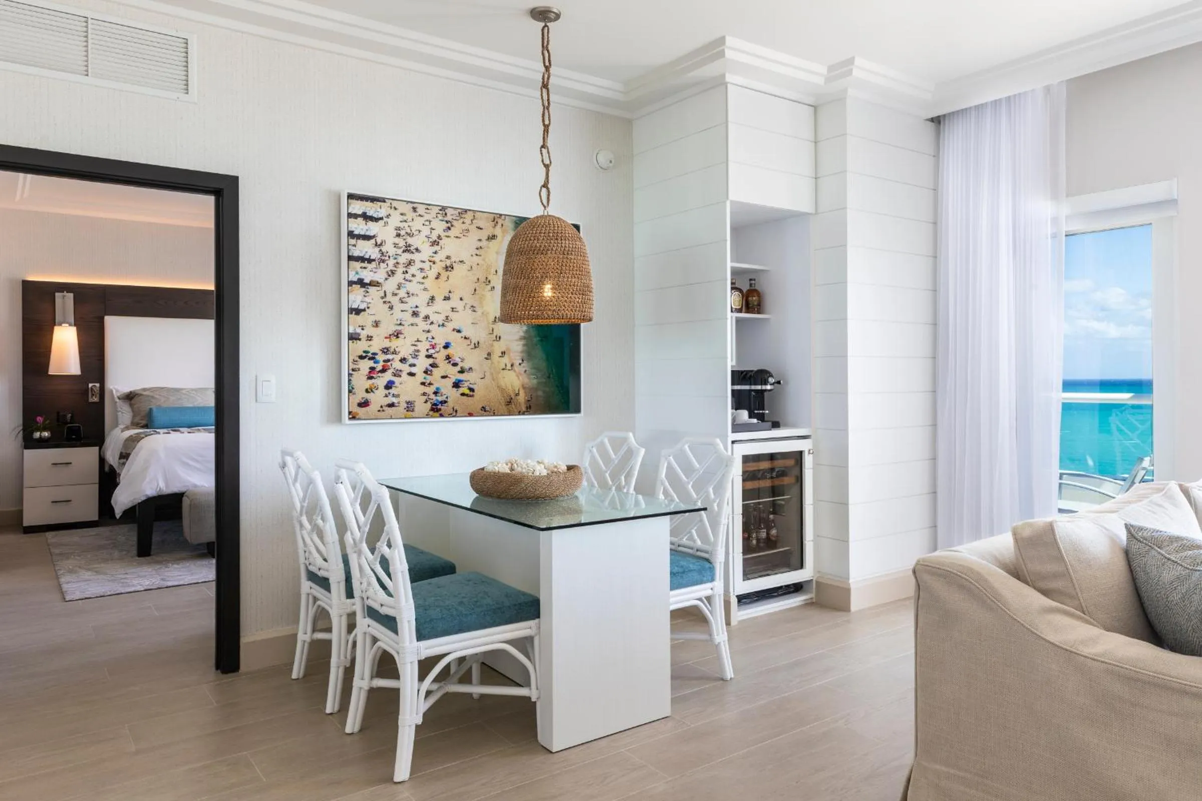 Seating area, Bed in The Palms Hotel & Spa