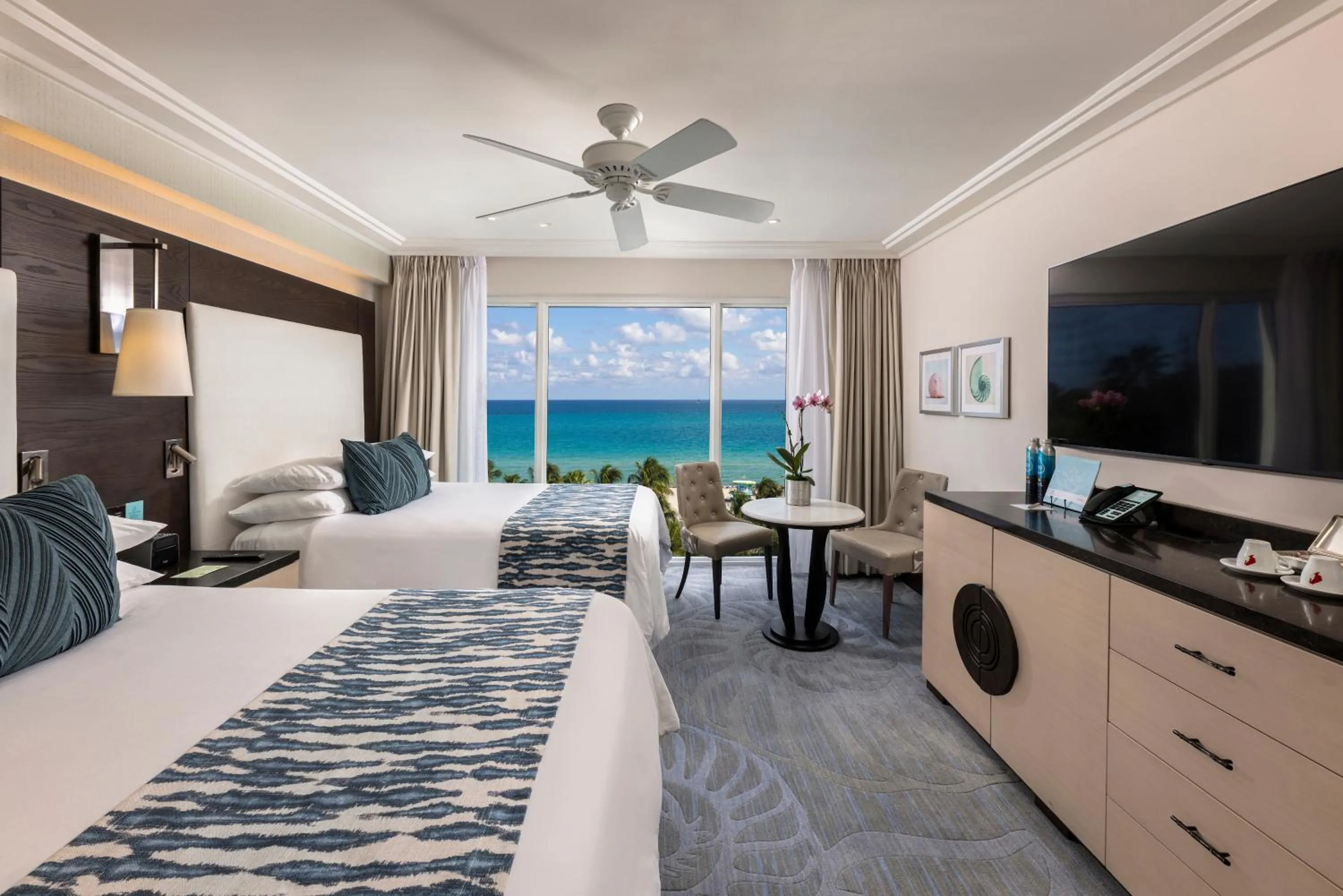 Bed in The Palms Hotel & Spa