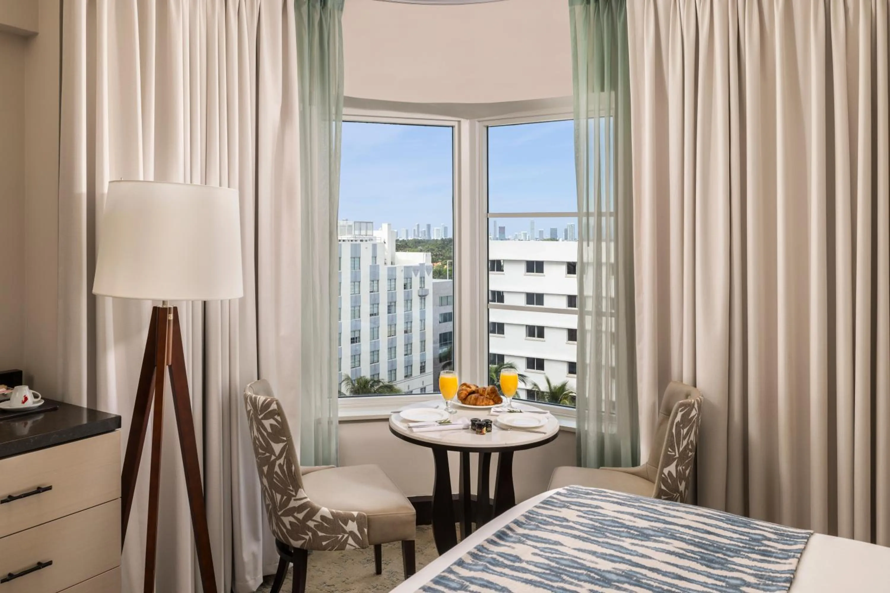 Seating area, Bed in The Palms Hotel & Spa
