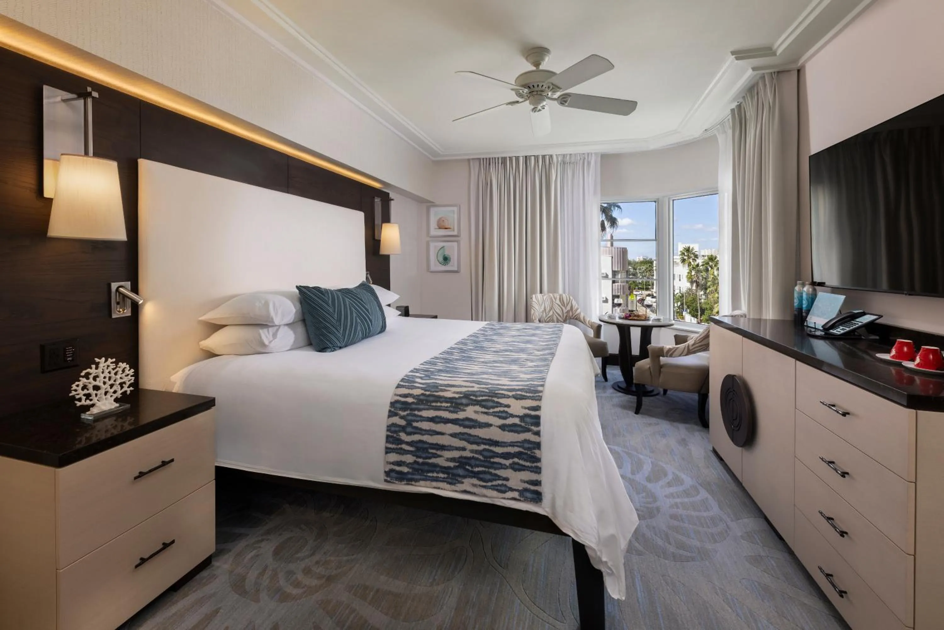 Bed in The Palms Hotel & Spa