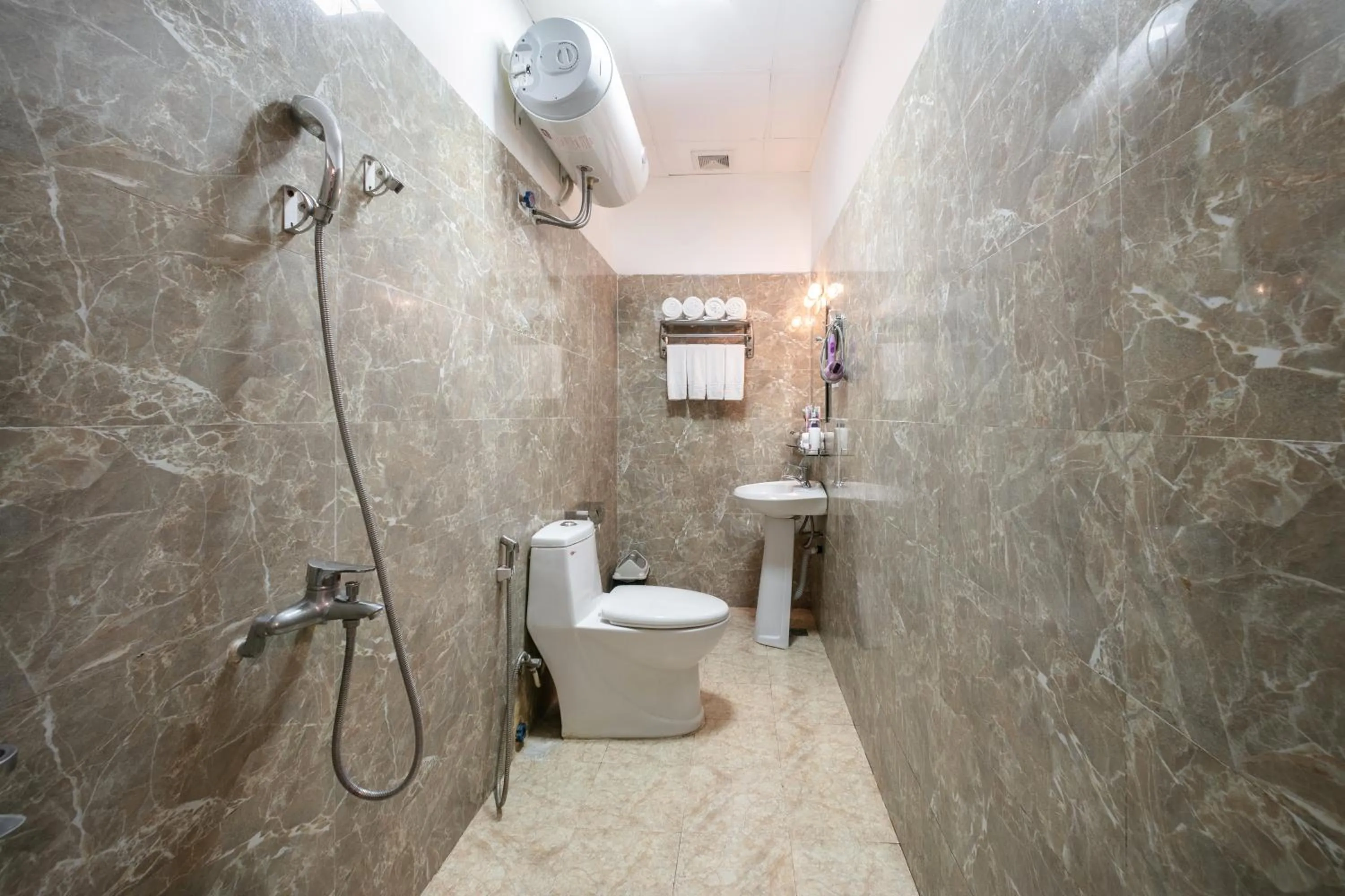 Shower in A25 Hotel - Hoàng Quốc Việt