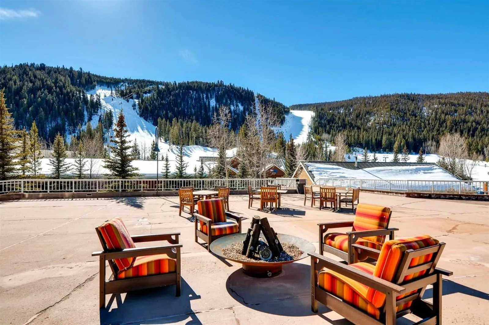 Ski In 2 Bedroom At Chateaux Dumont Keystone