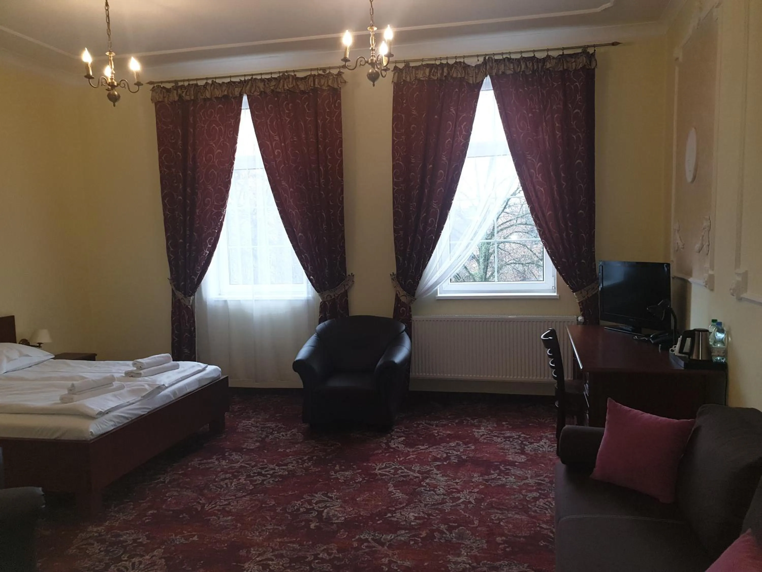 Photo of the whole room, Bed in Hotel Cesarski - Kaiserhof