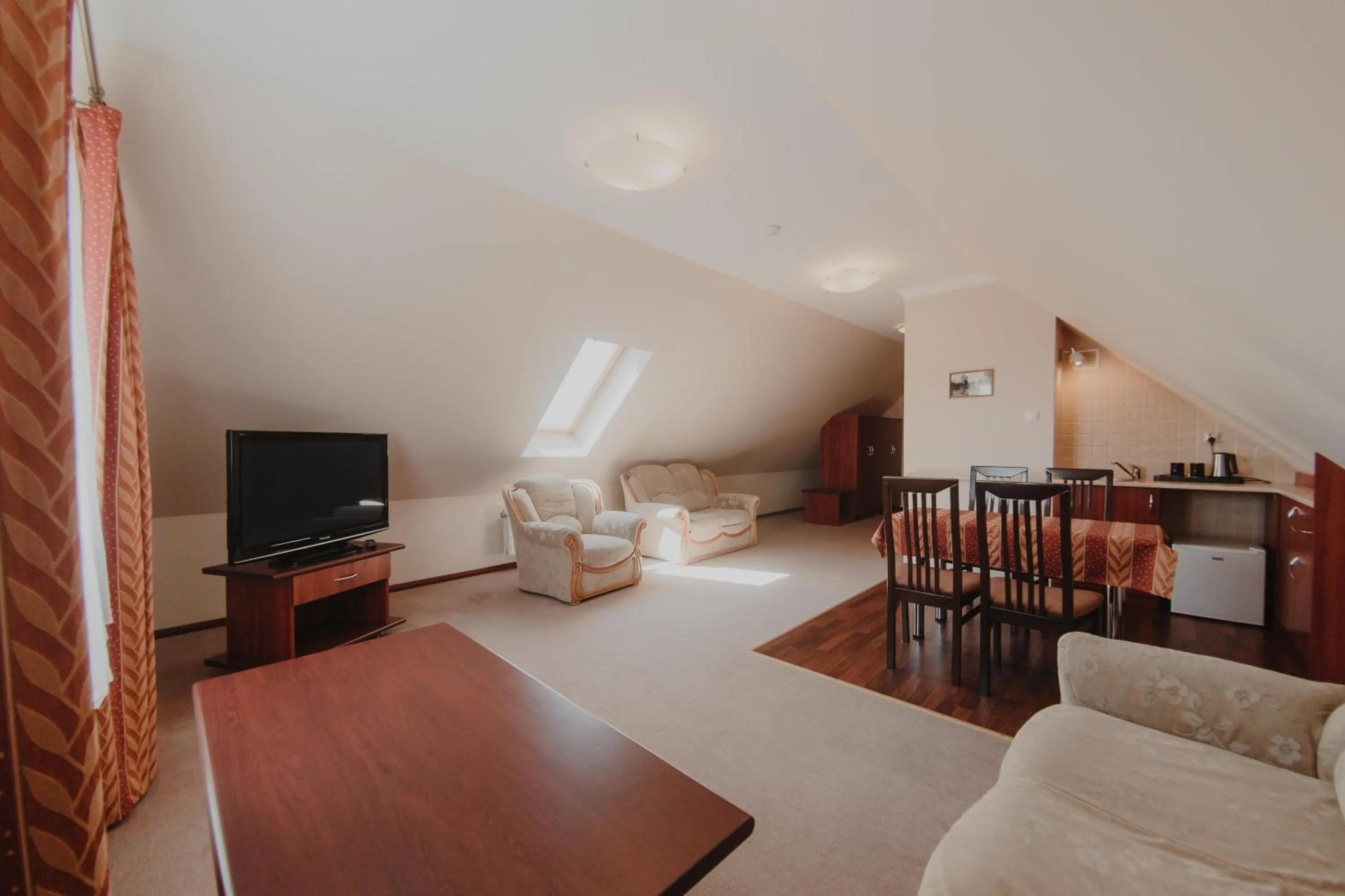 Photo of the whole room, Bed in Hotel Cesarski - Kaiserhof