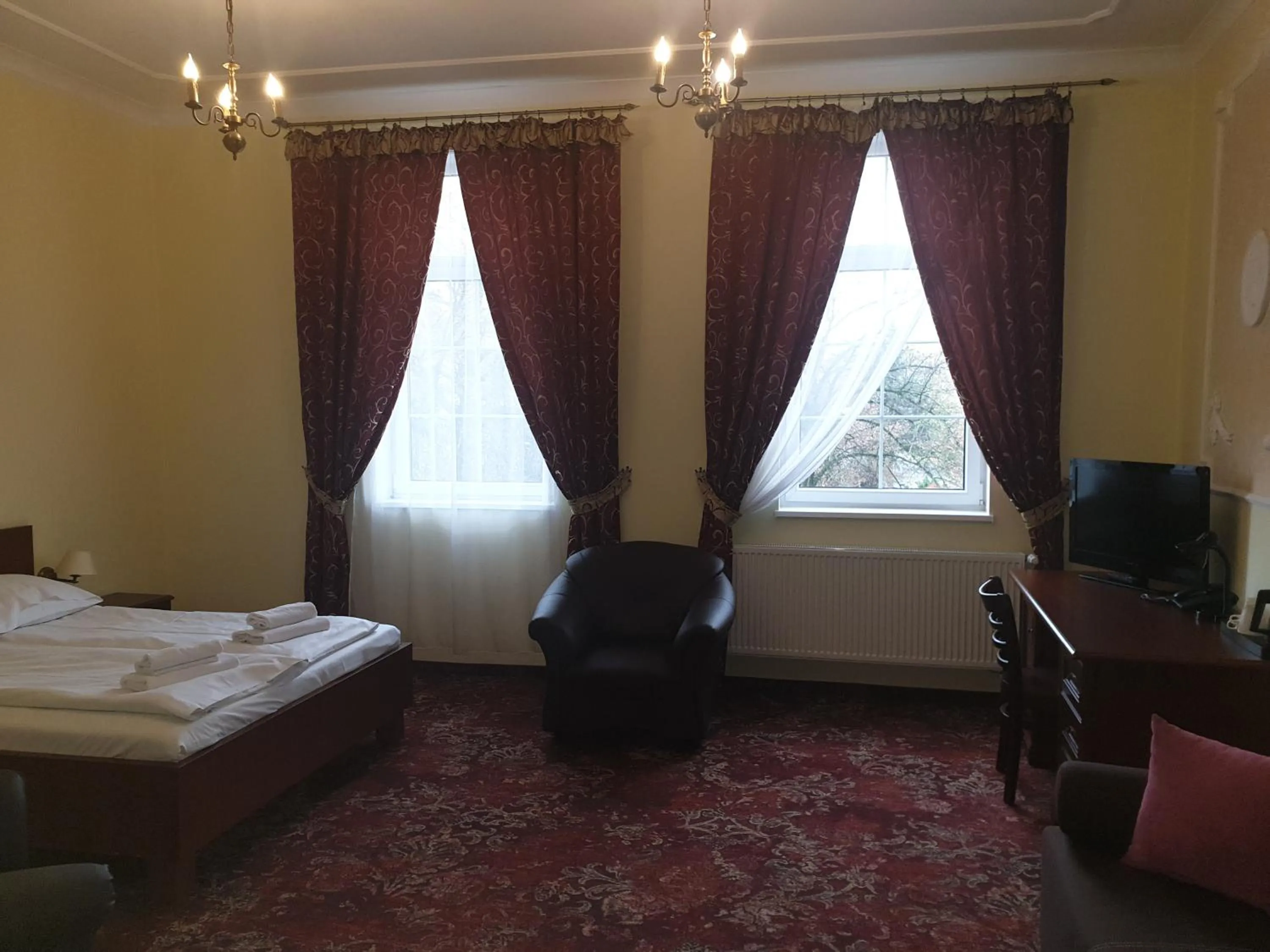 Photo of the whole room, Bed in Hotel Cesarski - Kaiserhof