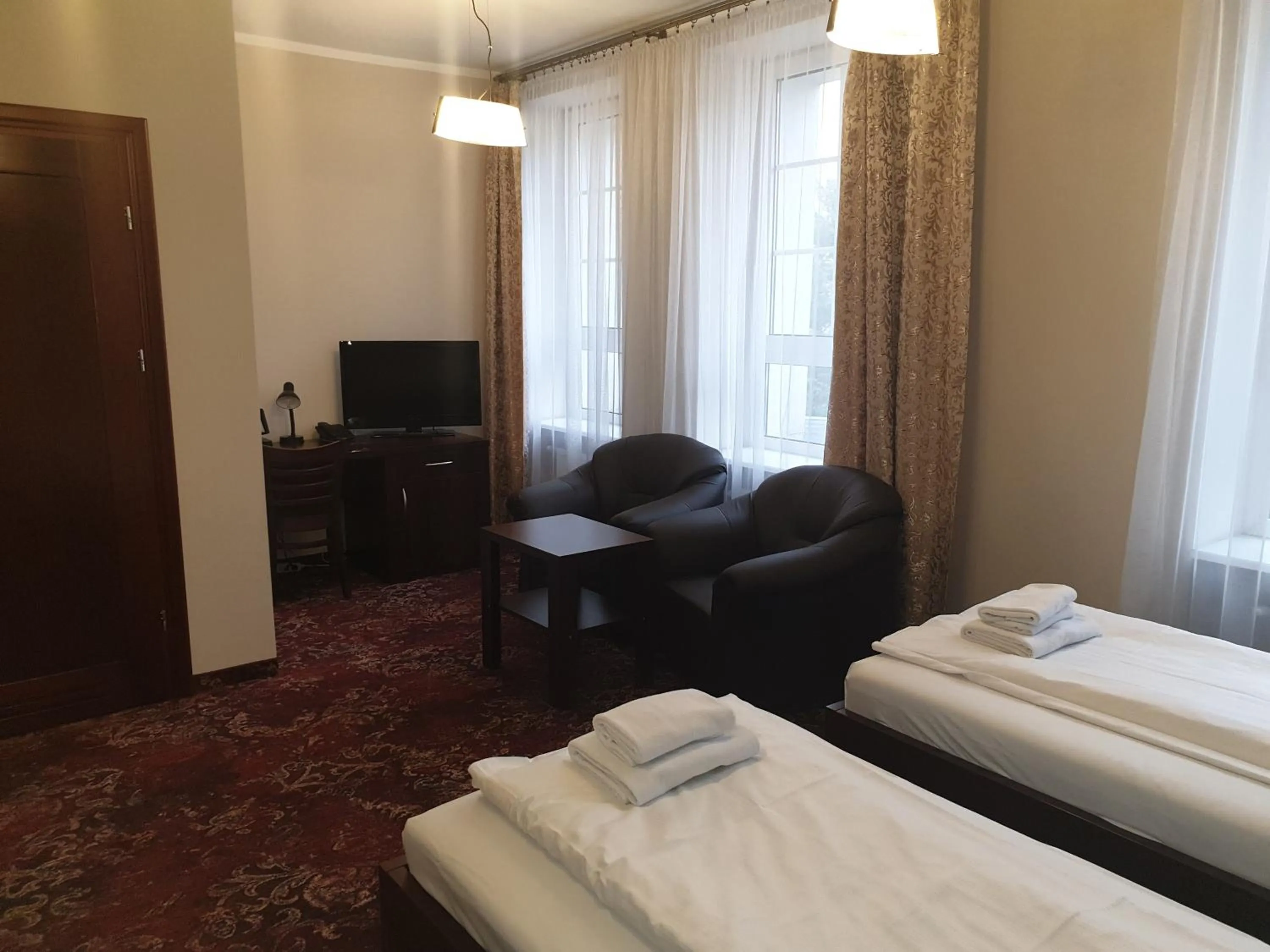 View (from property/room), Bed in Hotel Cesarski - Kaiserhof