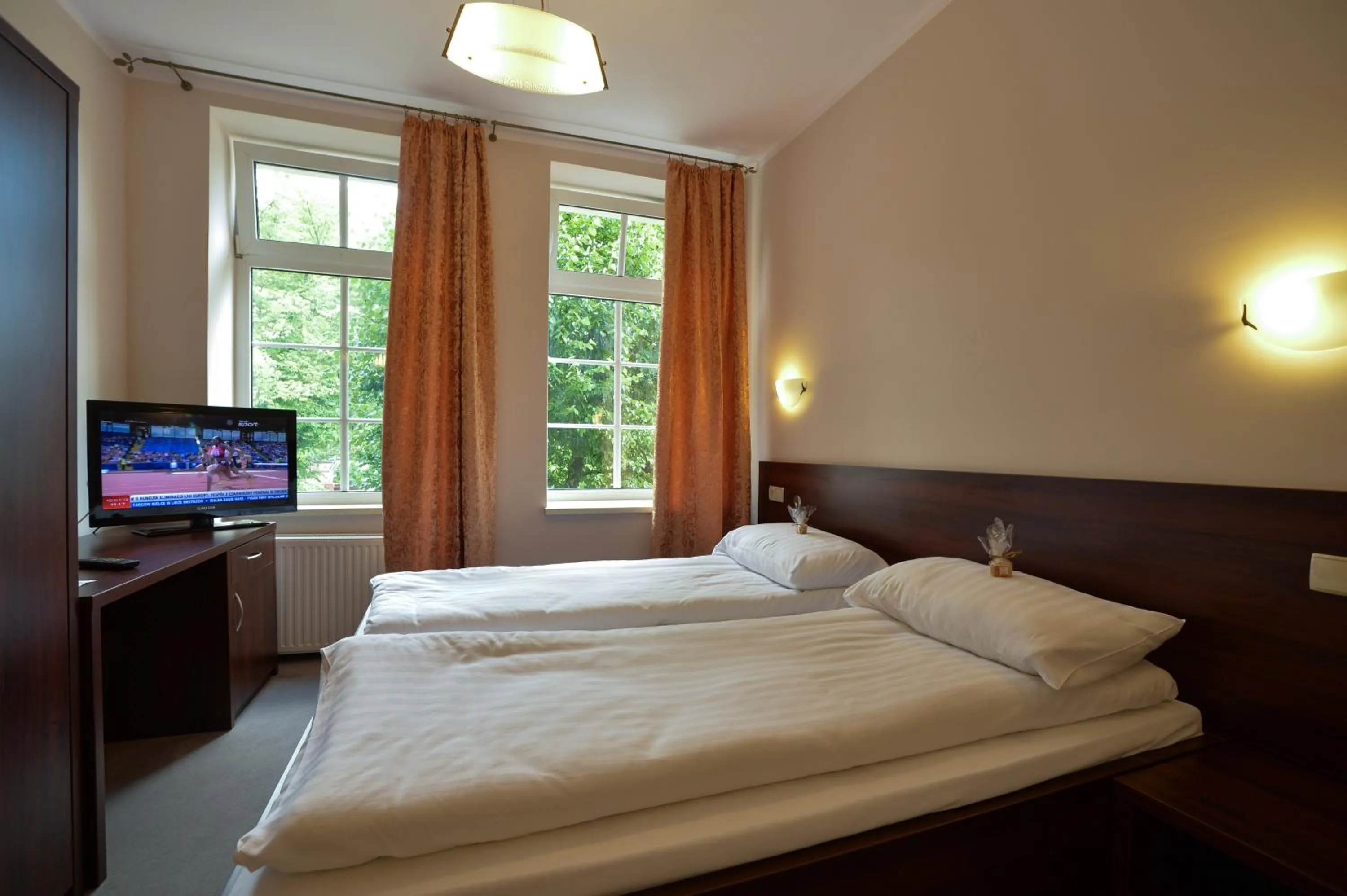 Photo of the whole room, Bed in Hotel Cesarski - Kaiserhof