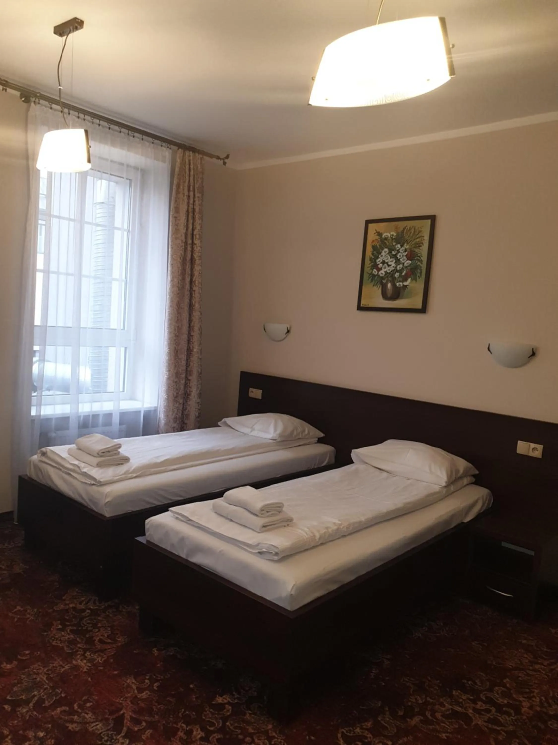 Text overlay, Bed in Hotel Cesarski - Kaiserhof