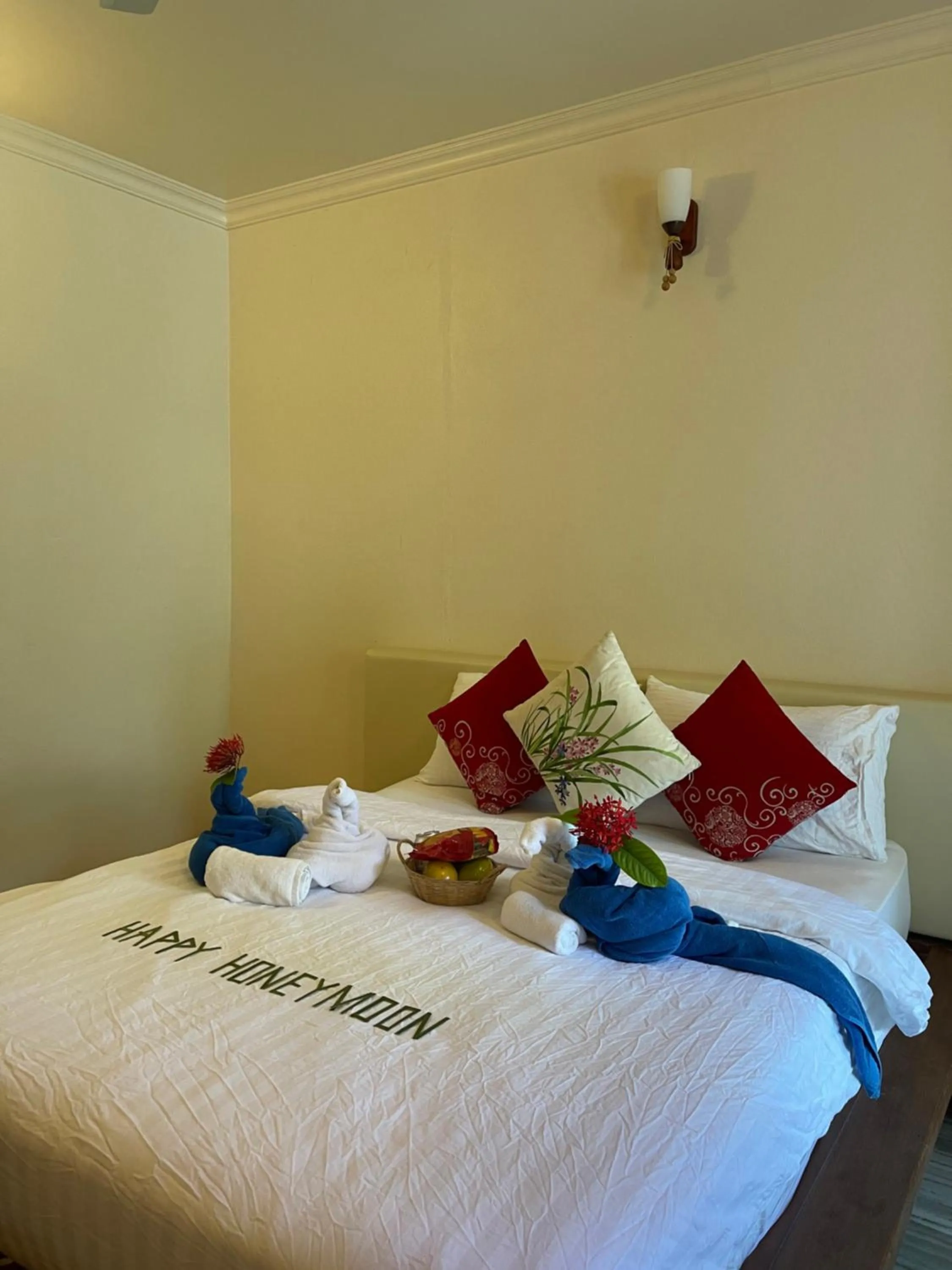 Bed in Thoddoo Retreat Grand